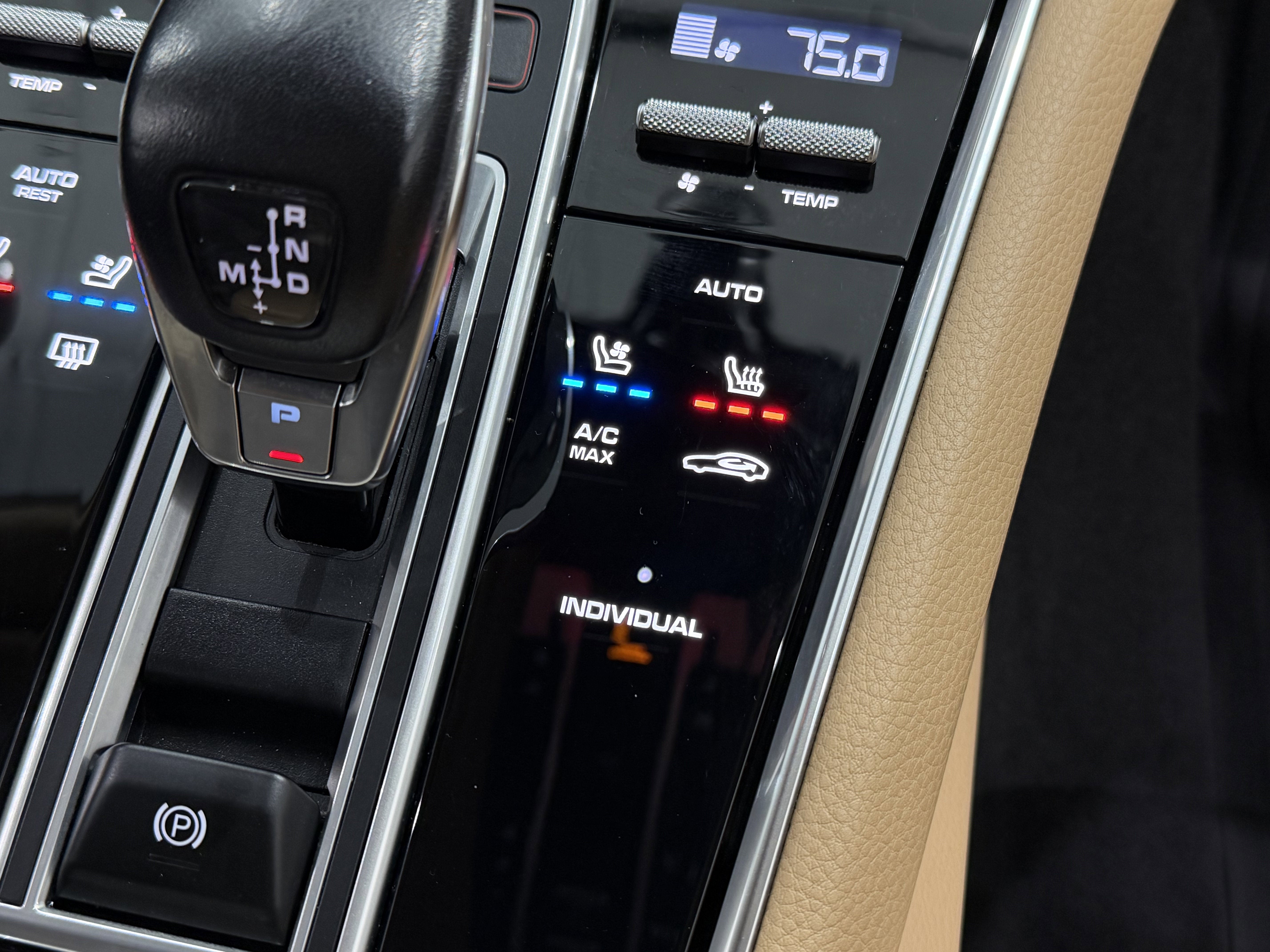 2023 Porsche Panamera 4 Platinum Edition