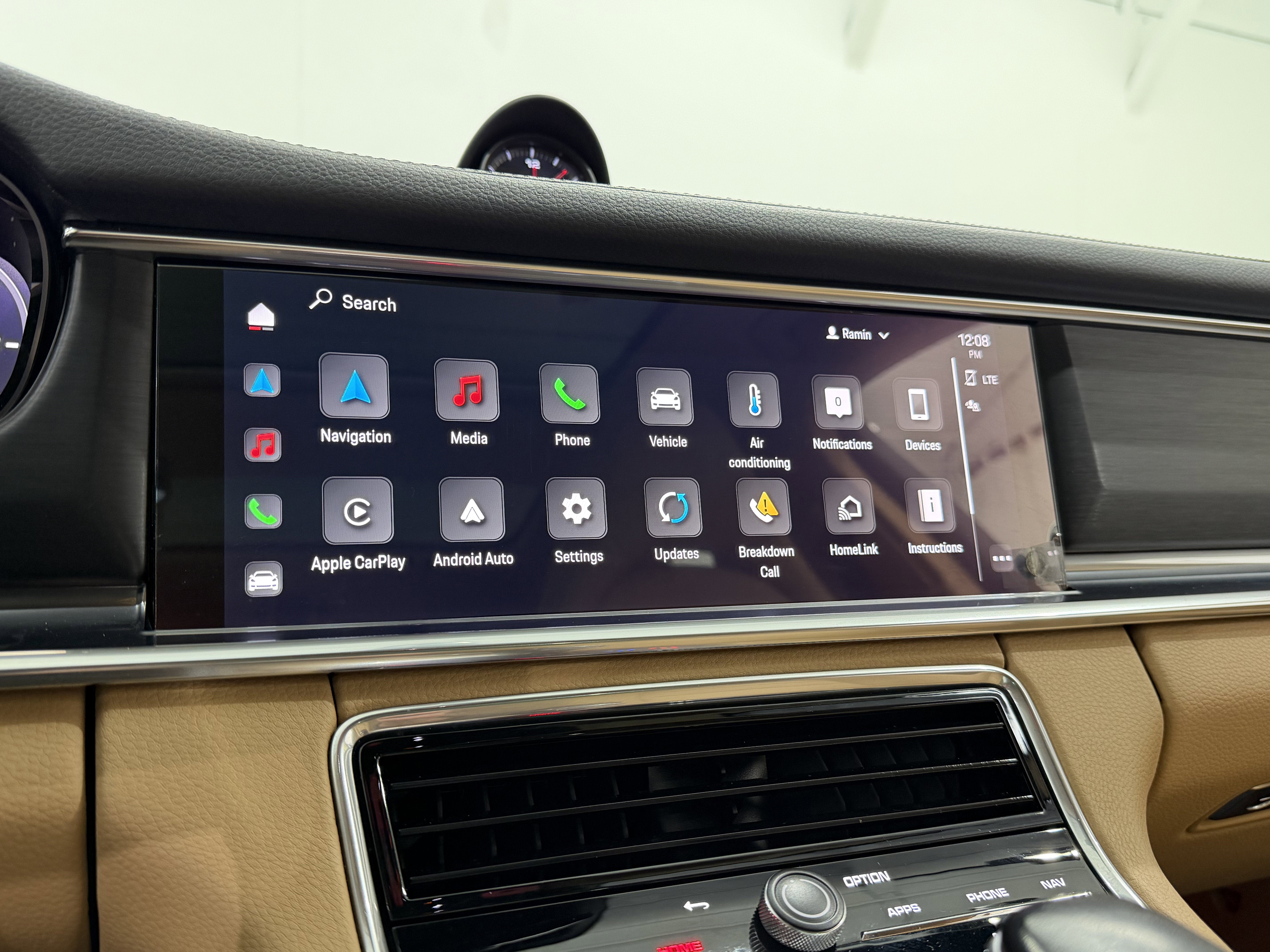 2023 Porsche Panamera 4 Platinum Edition