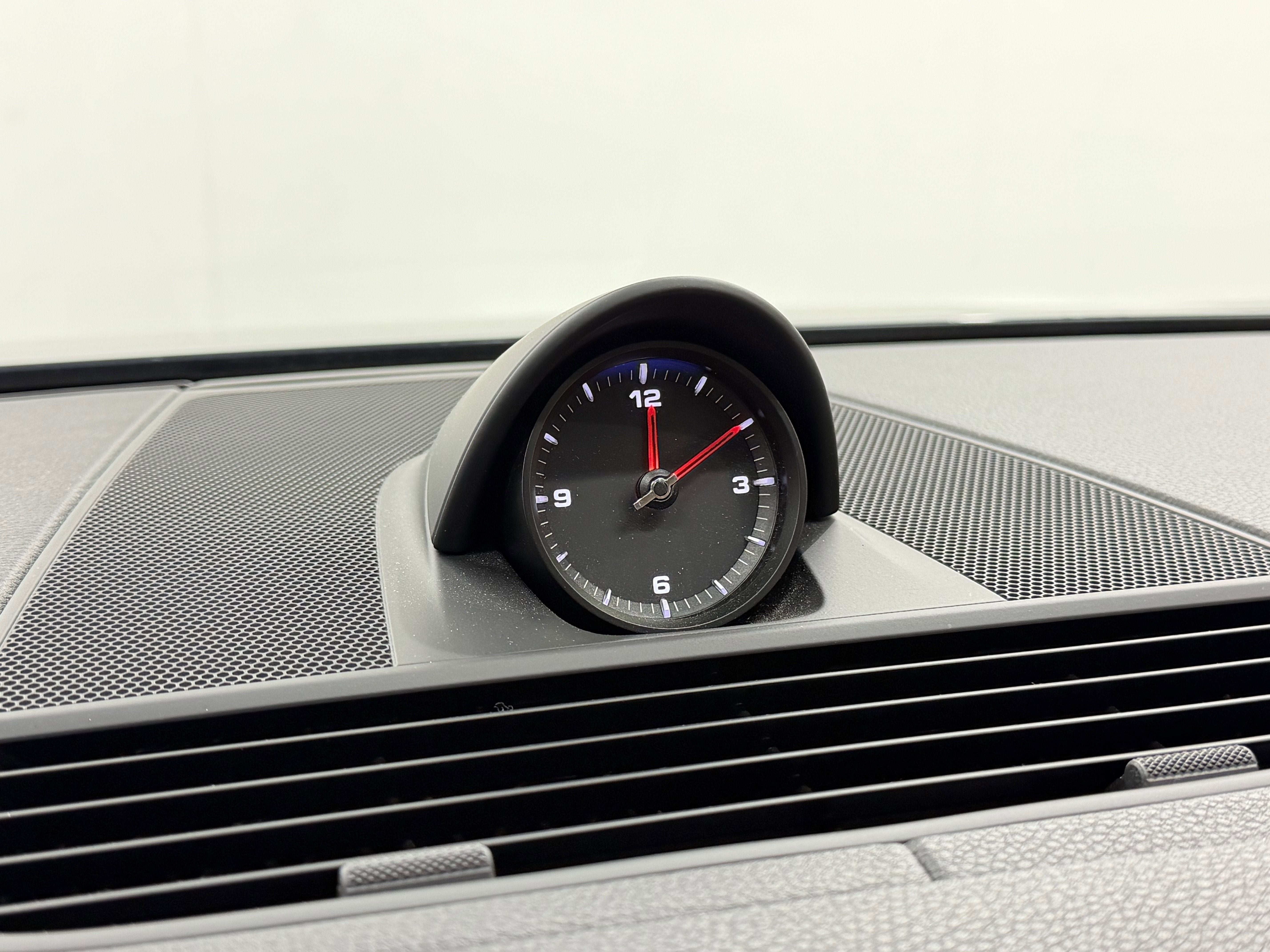 2023 Porsche Panamera 4 Platinum Edition