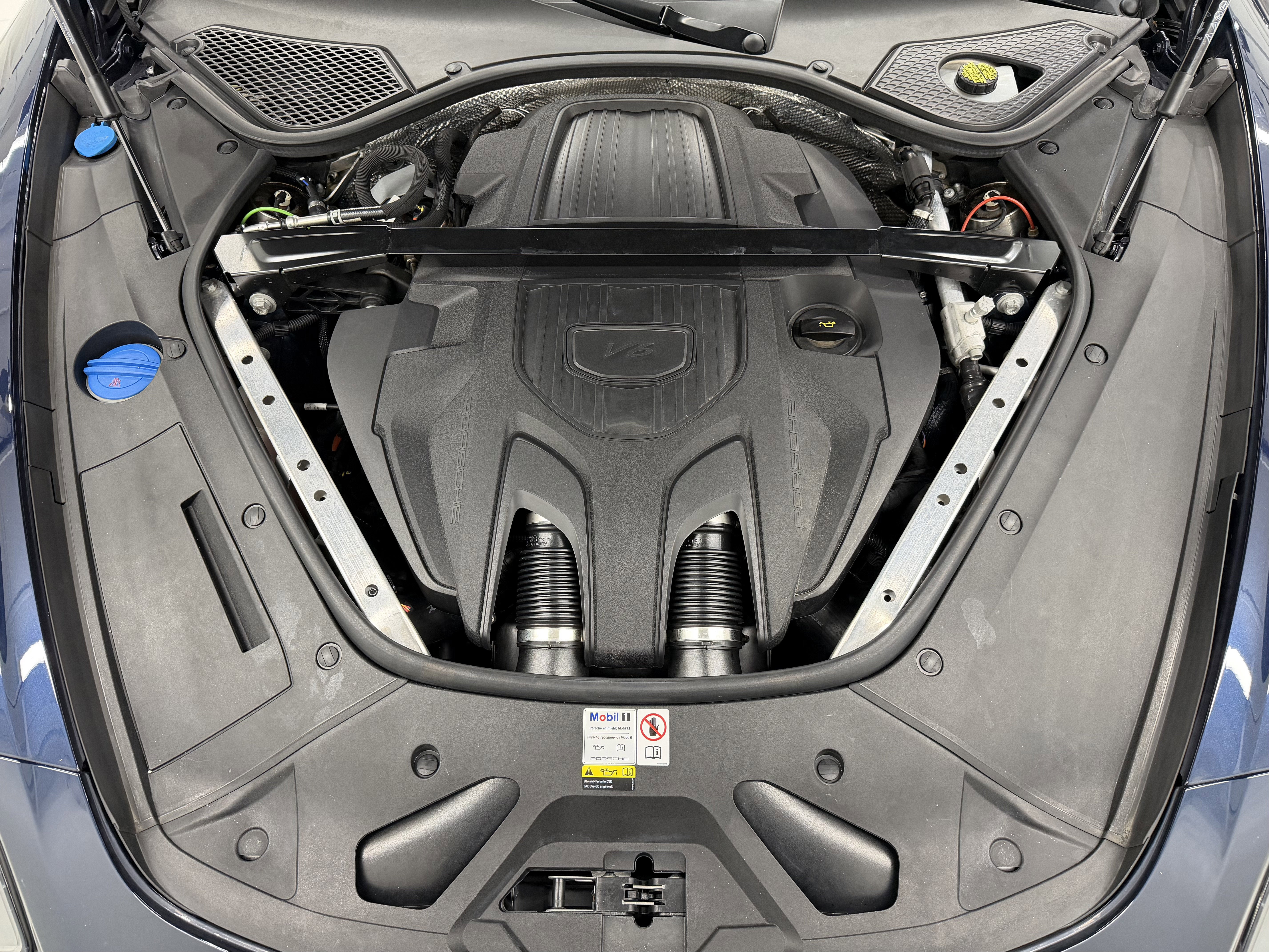 2023 Porsche Panamera 4 Platinum Edition