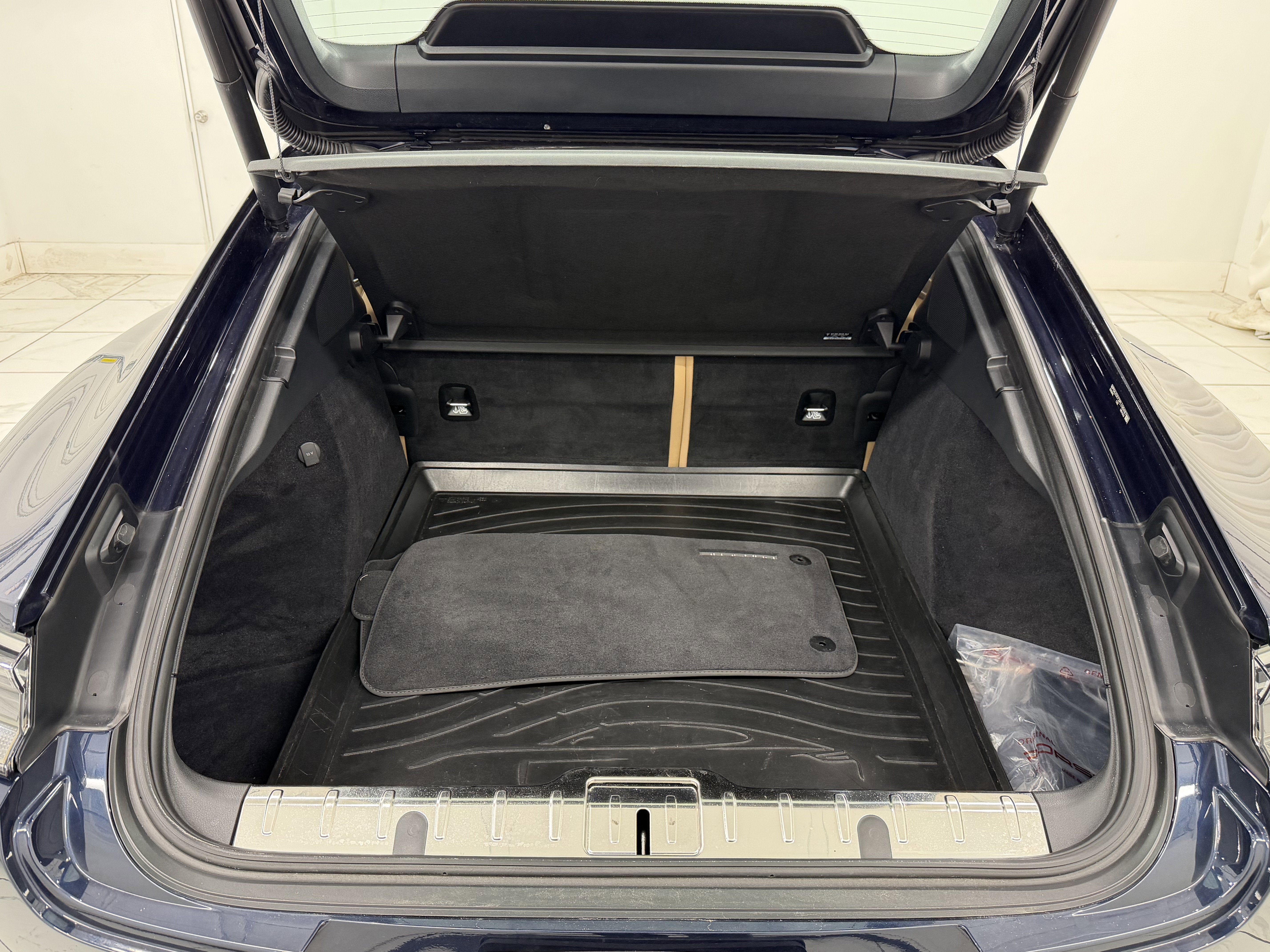 2023 Porsche Panamera 4 Platinum Edition