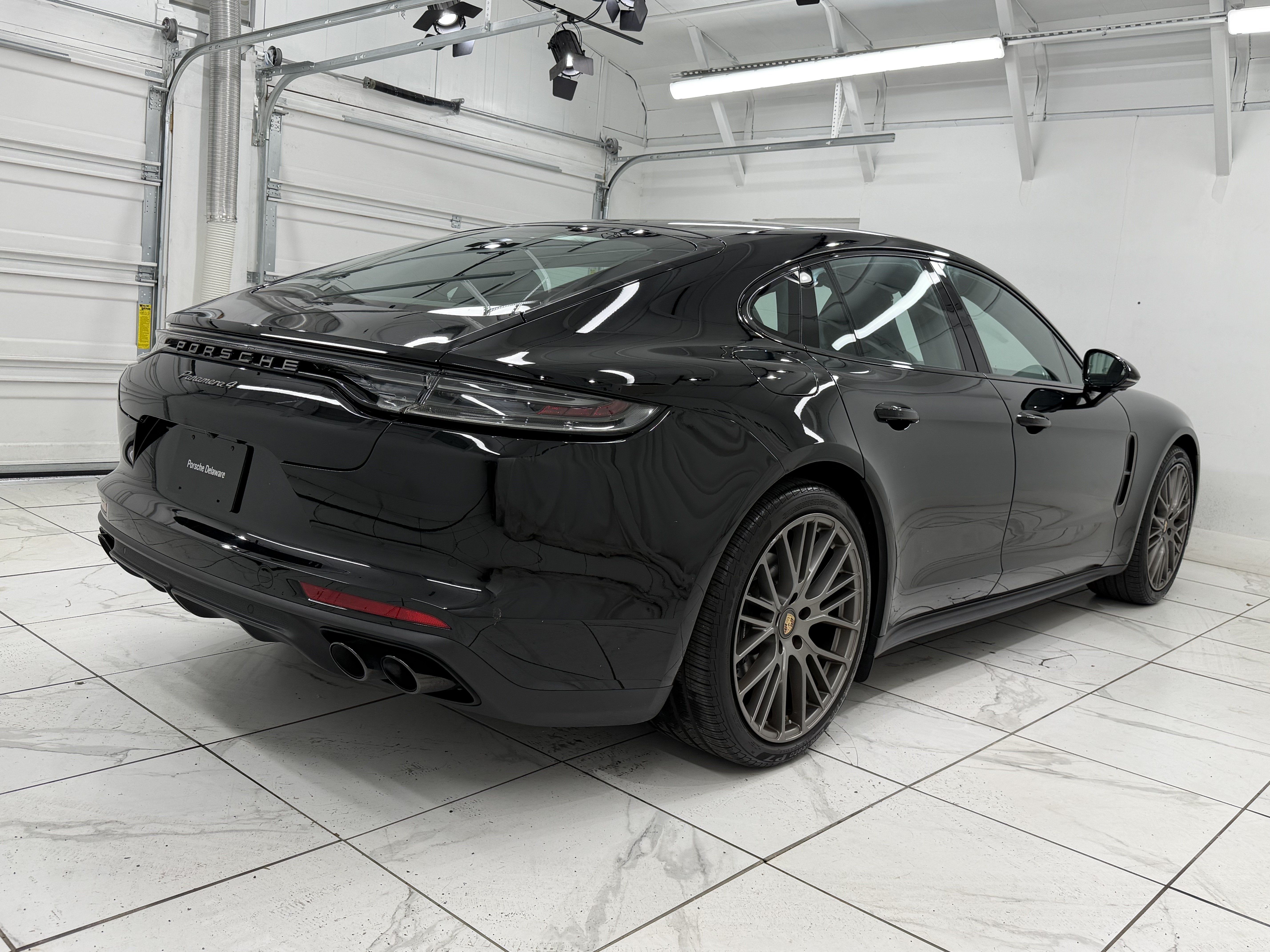 2023 Porsche Panamera 4 Platinum Edition