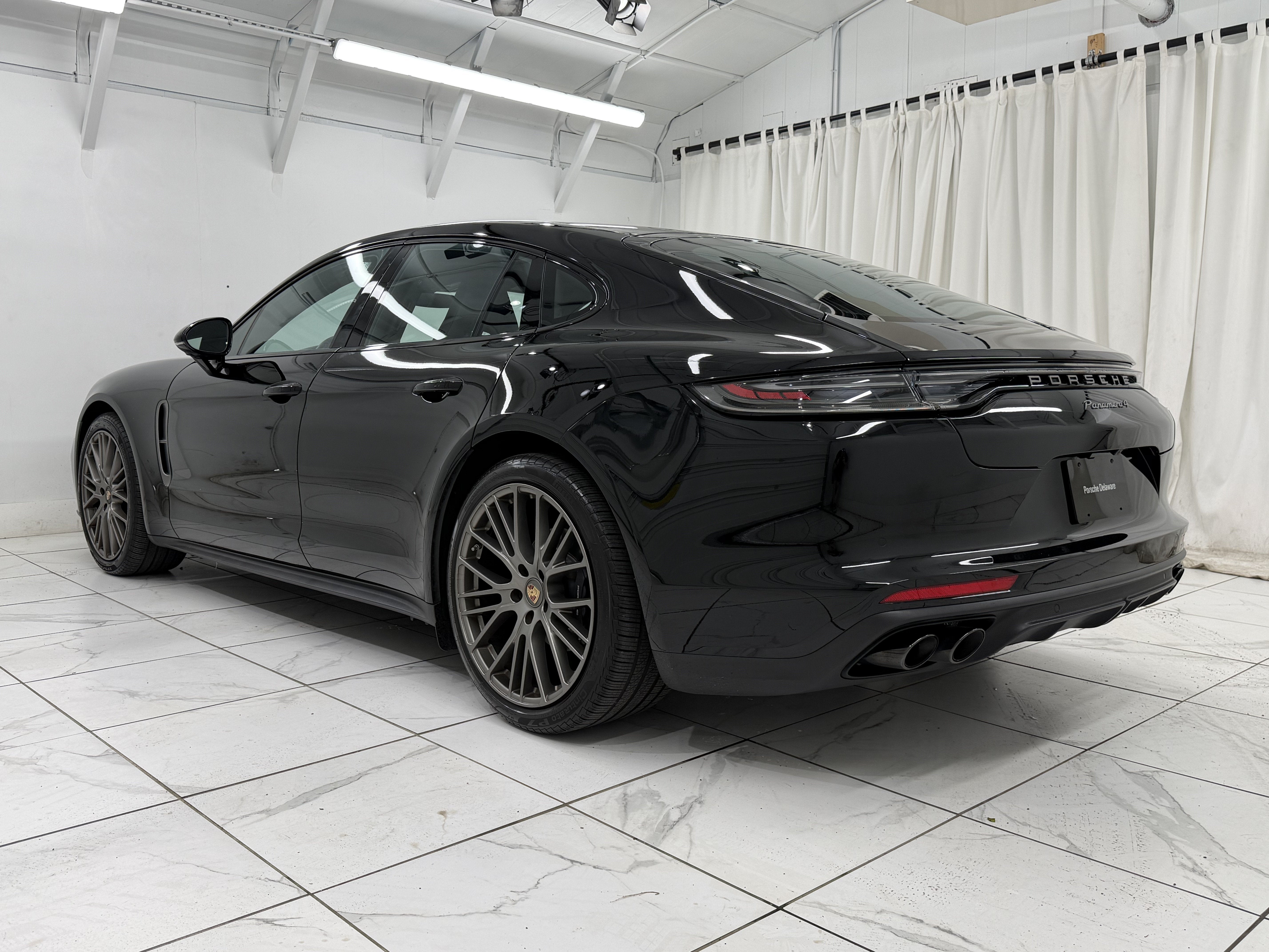 2023 Porsche Panamera 4 Platinum Edition