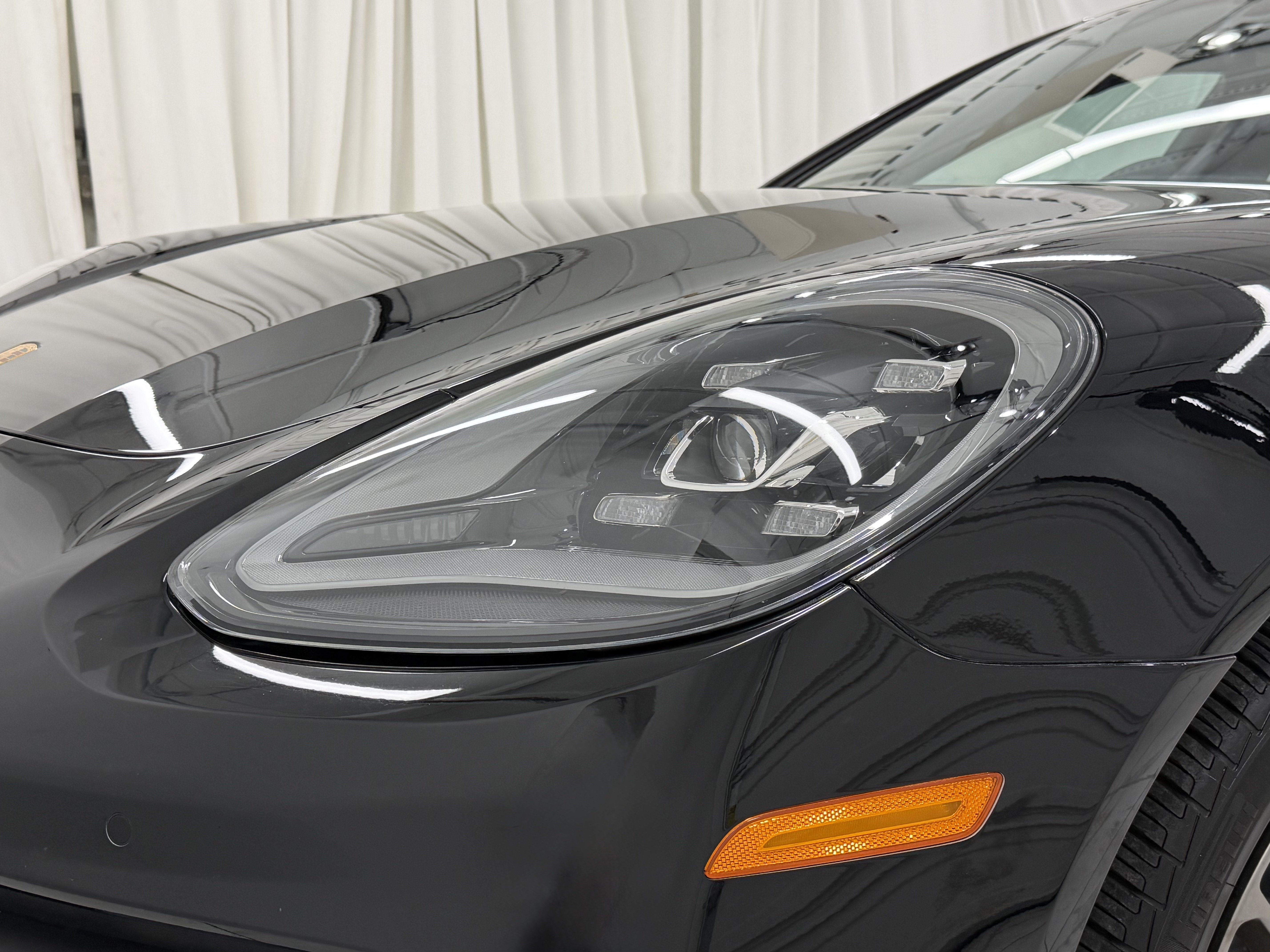2023 Porsche Panamera 4 Platinum Edition
