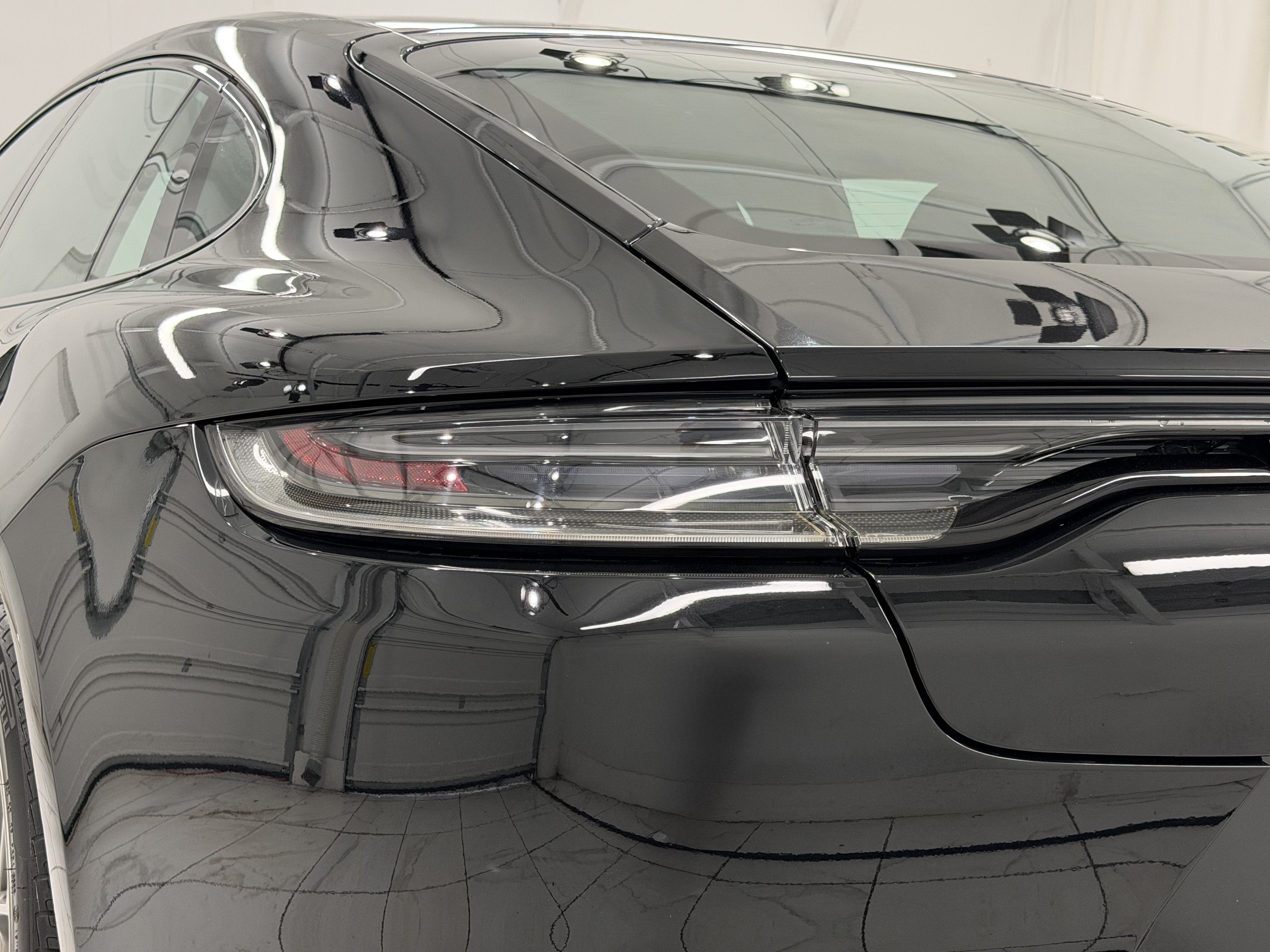2023 Porsche Panamera 4 Platinum Edition