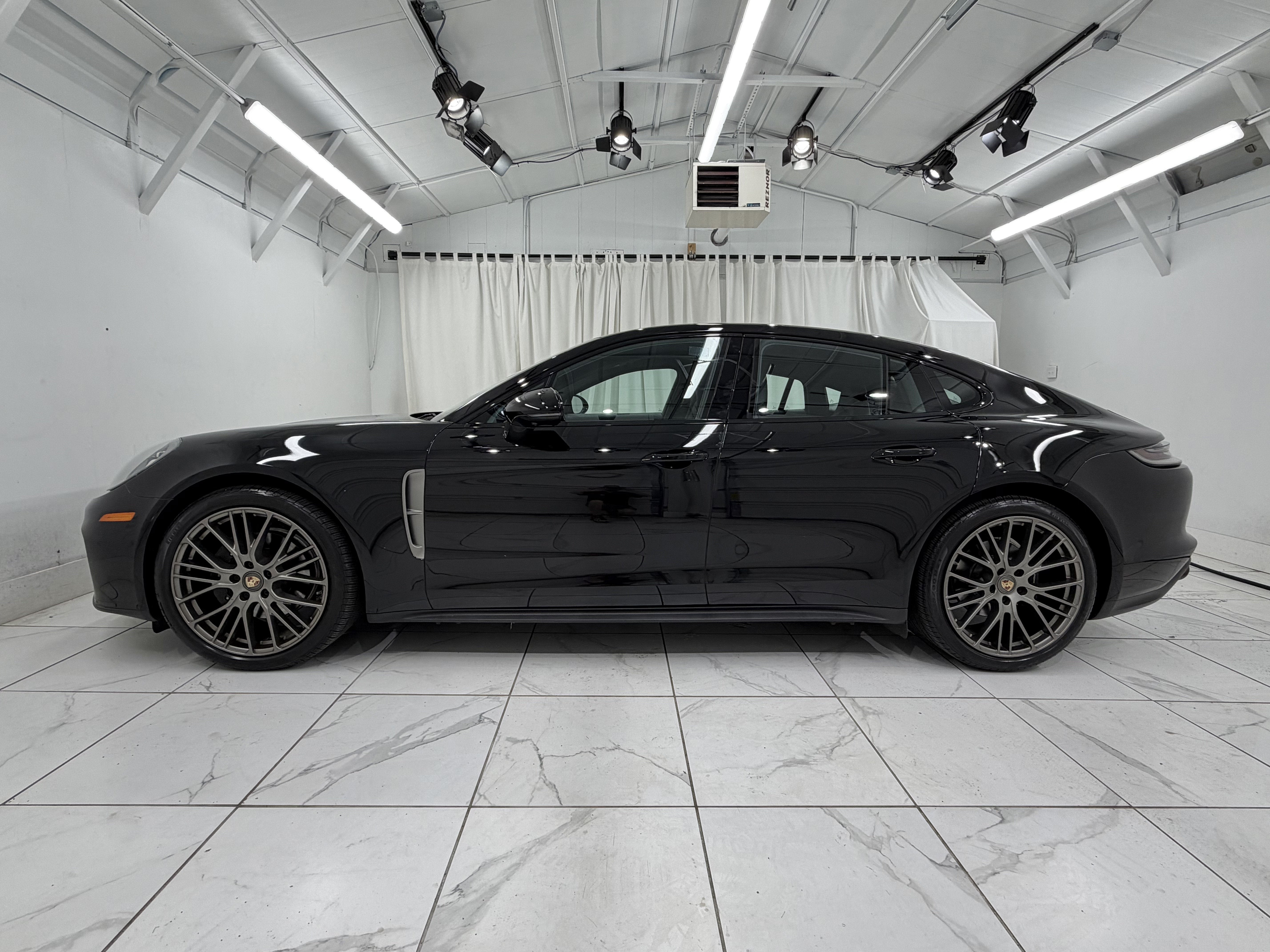 2023 Porsche Panamera 4 Platinum Edition