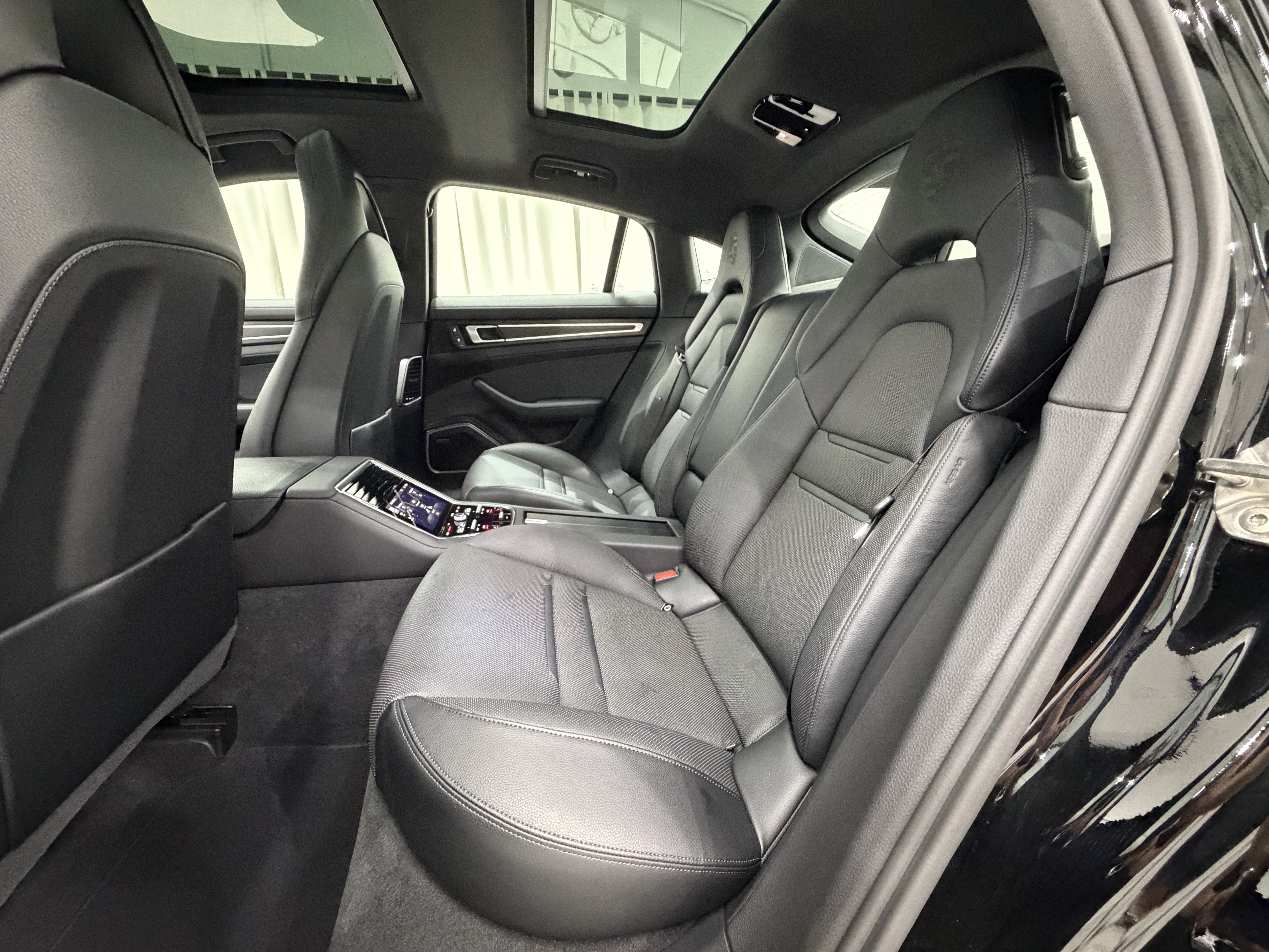 2023 Porsche Panamera 4 Platinum Edition