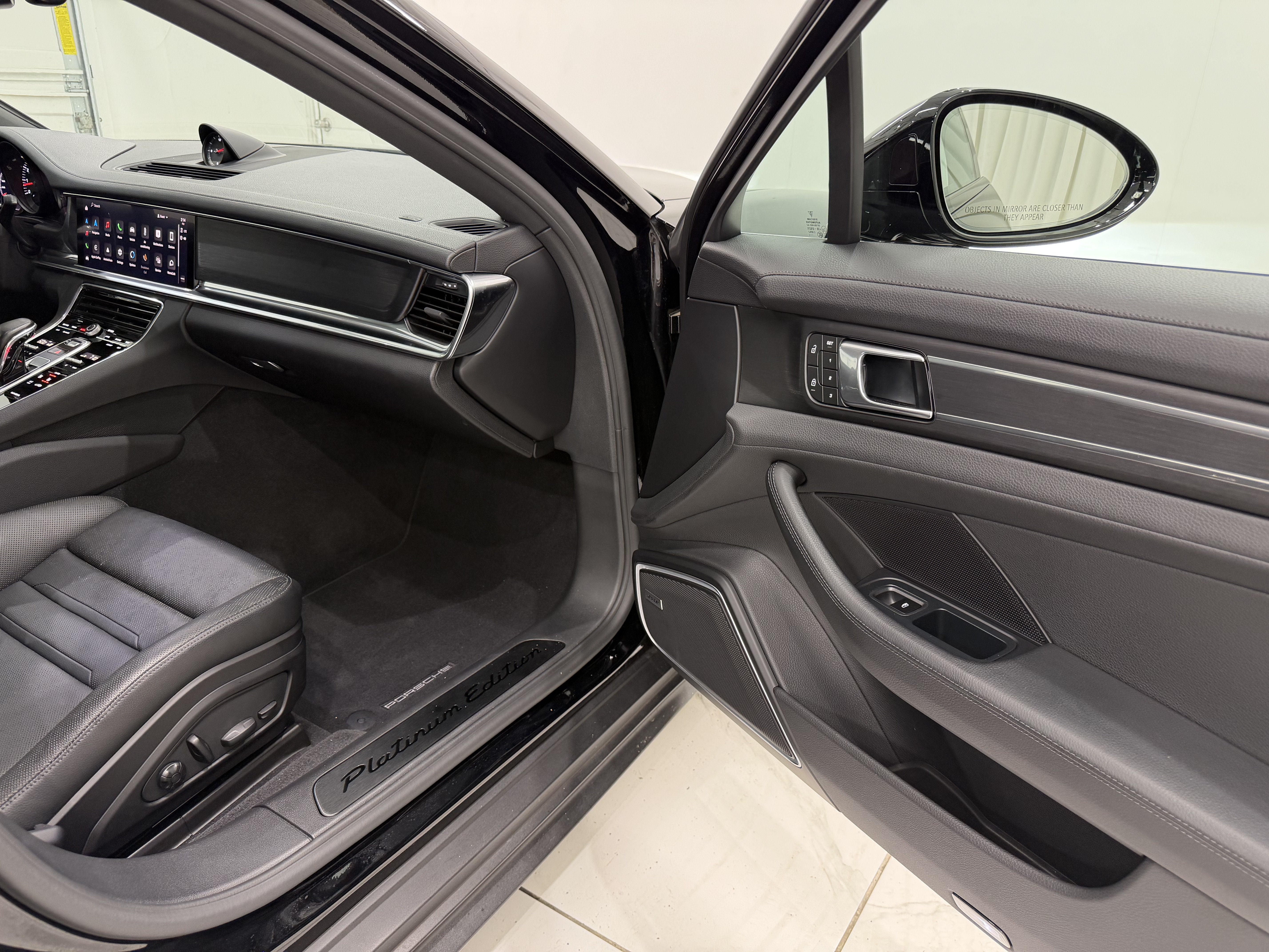 2023 Porsche Panamera 4 Platinum Edition