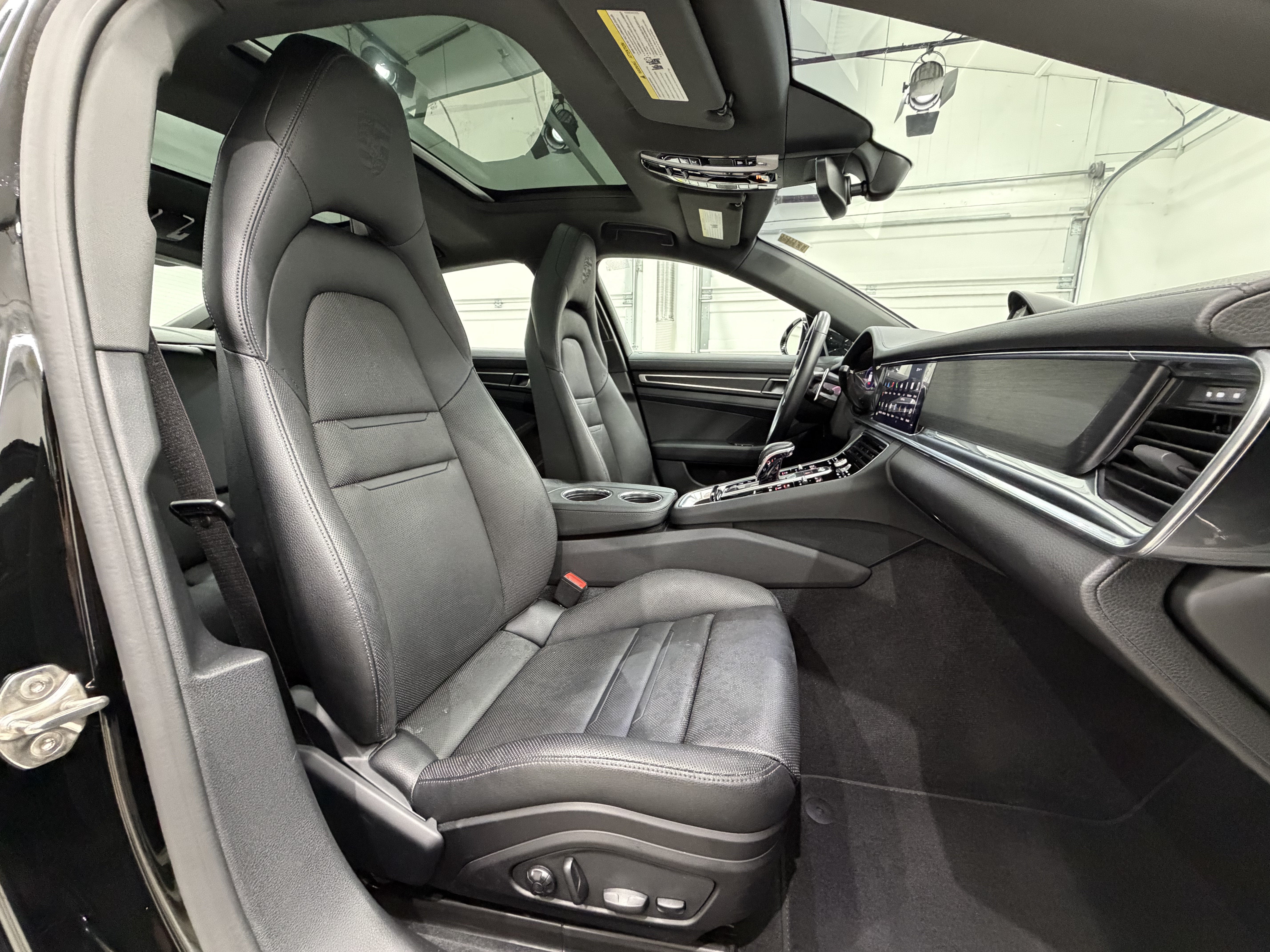 2023 Porsche Panamera 4 Platinum Edition