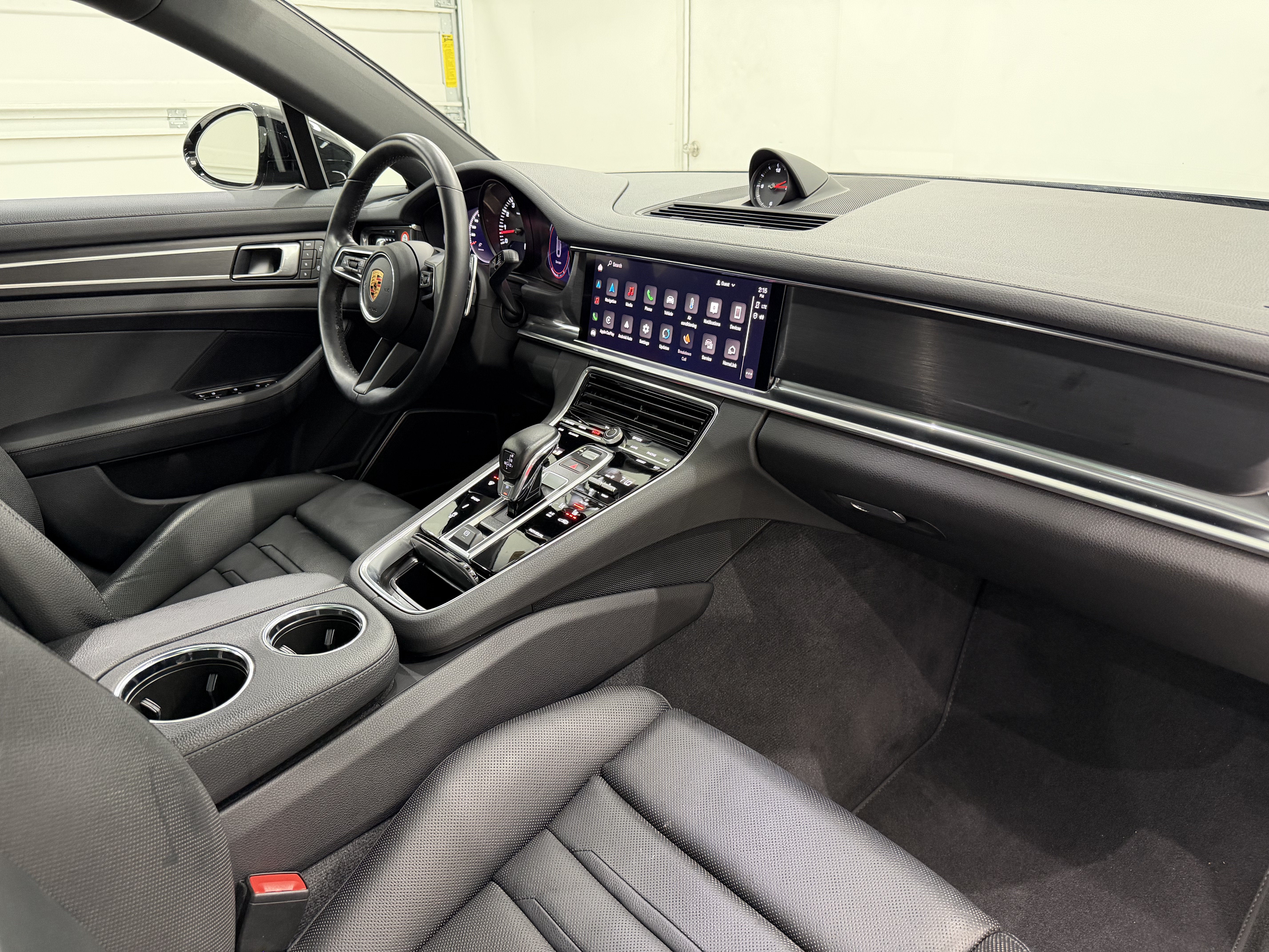 2023 Porsche Panamera 4 Platinum Edition