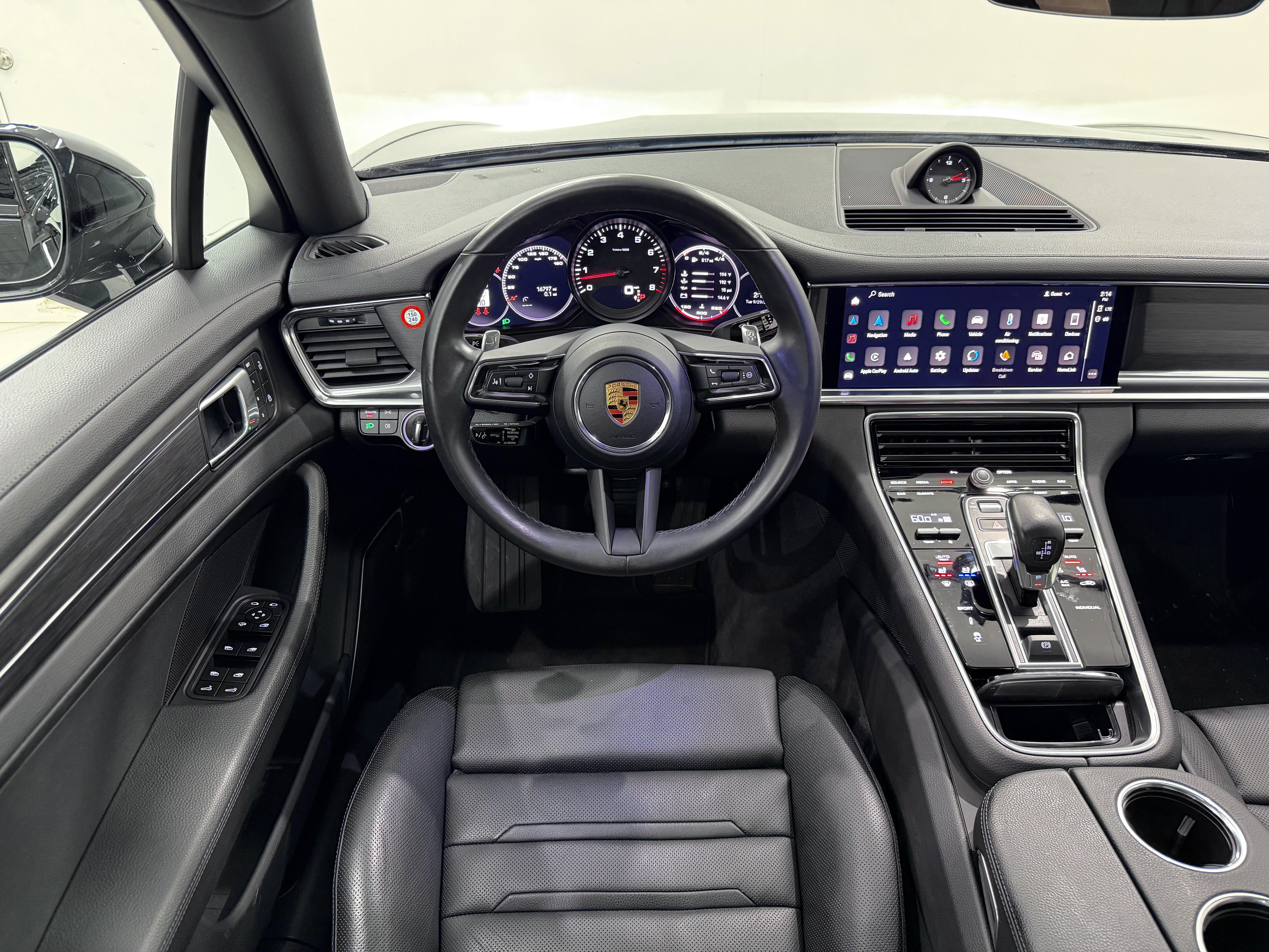 2023 Porsche Panamera 4 Platinum Edition