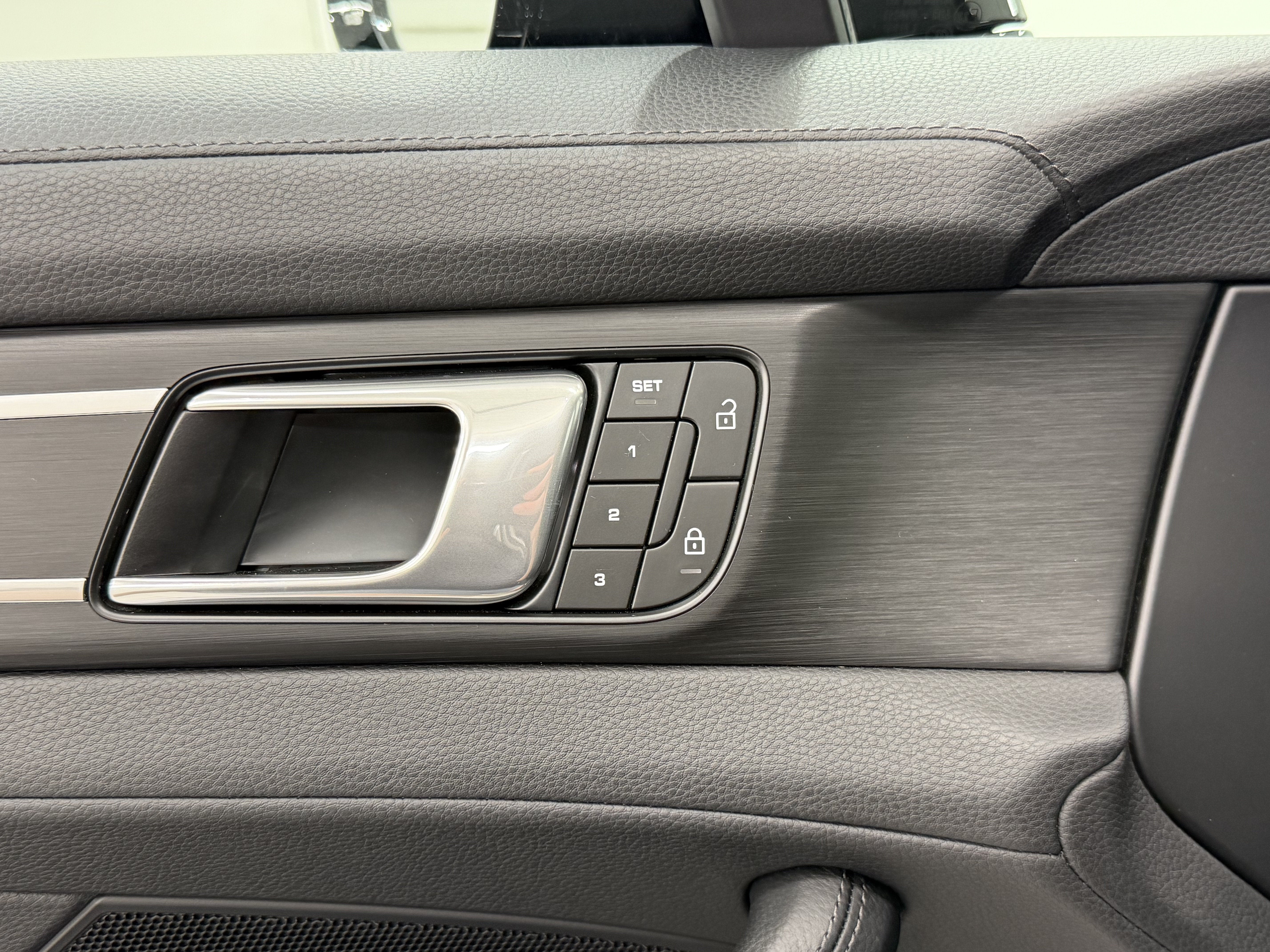 2023 Porsche Panamera 4 Platinum Edition