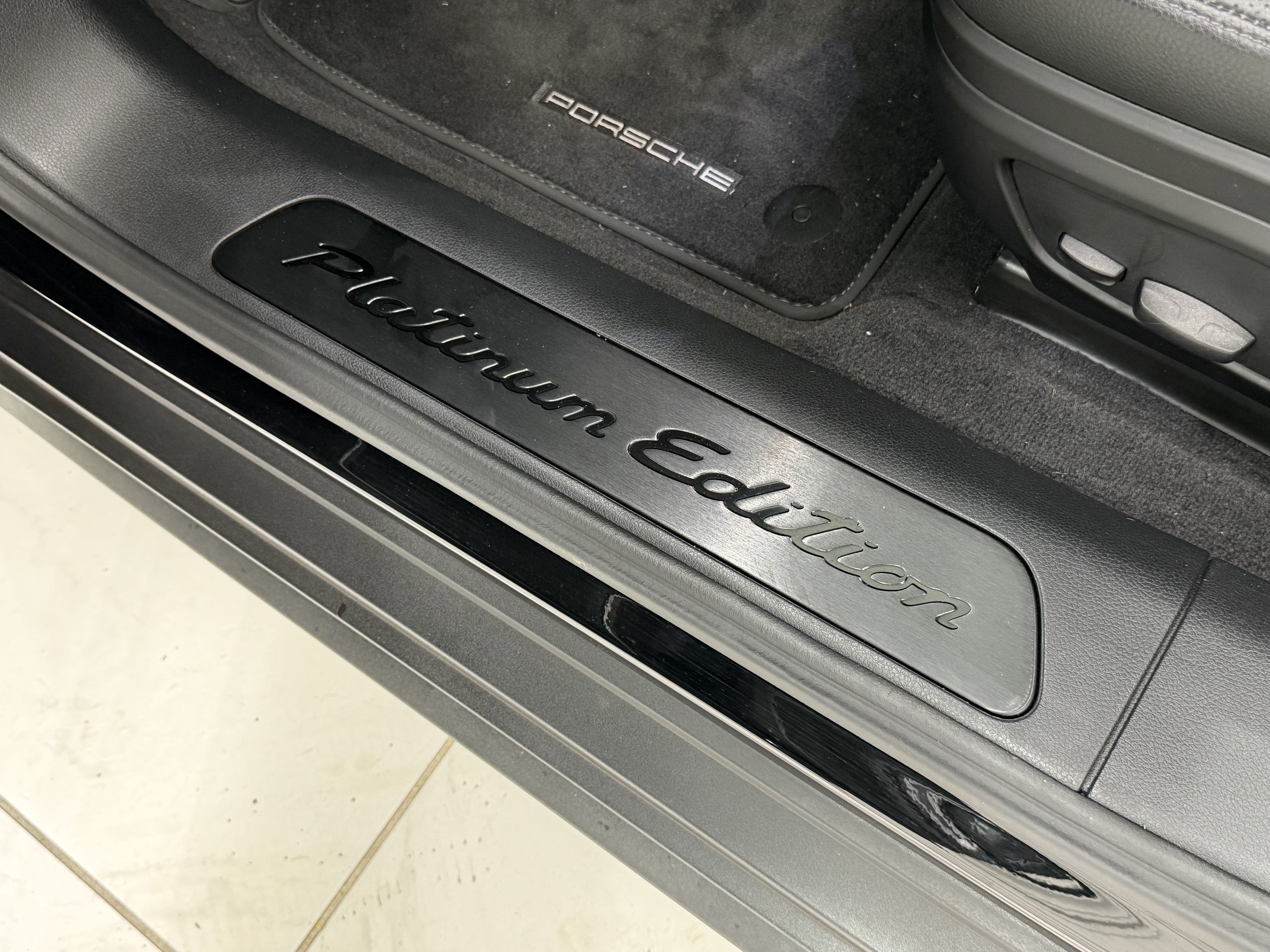 2023 Porsche Panamera 4 Platinum Edition