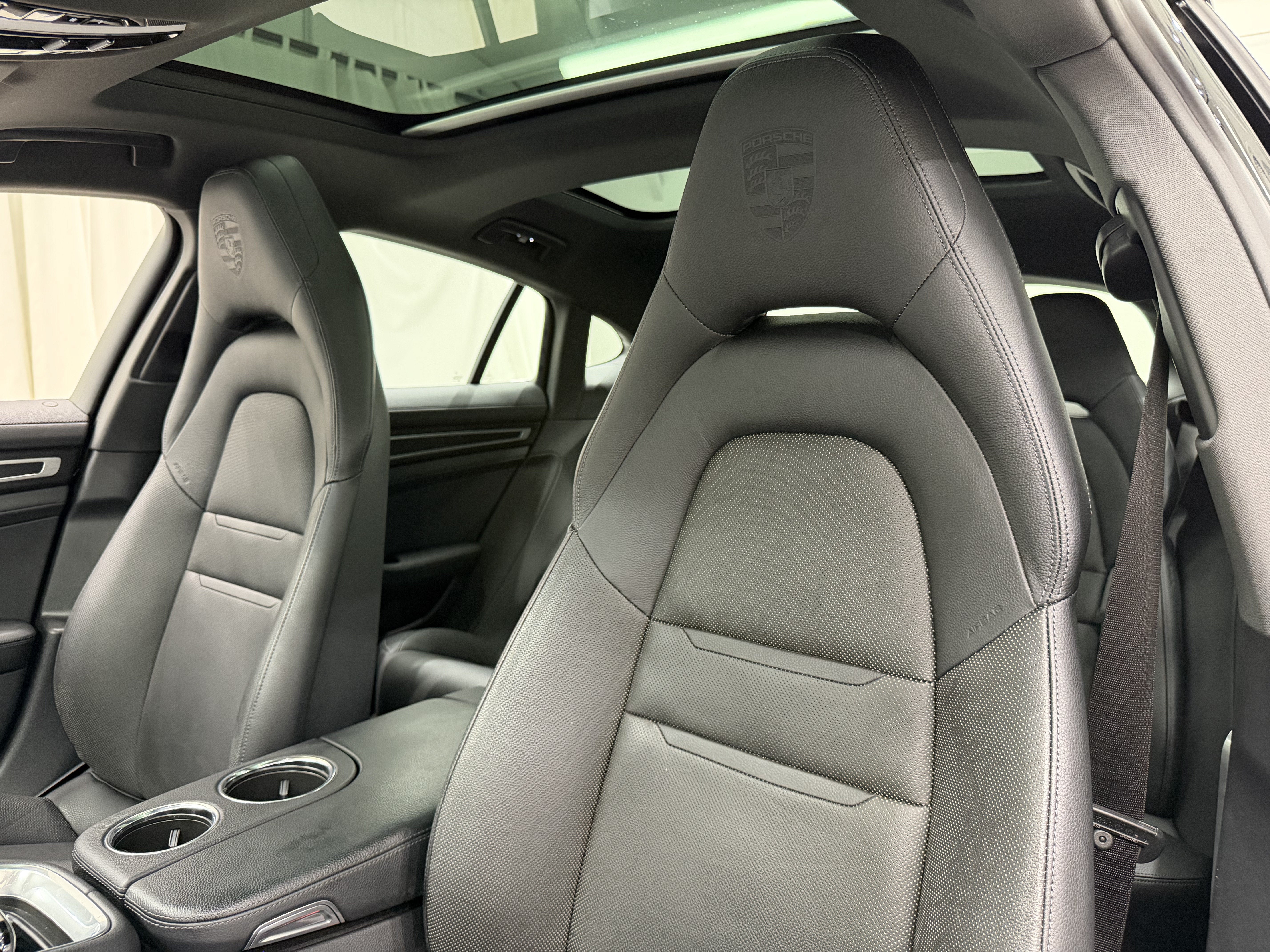 2023 Porsche Panamera 4 Platinum Edition