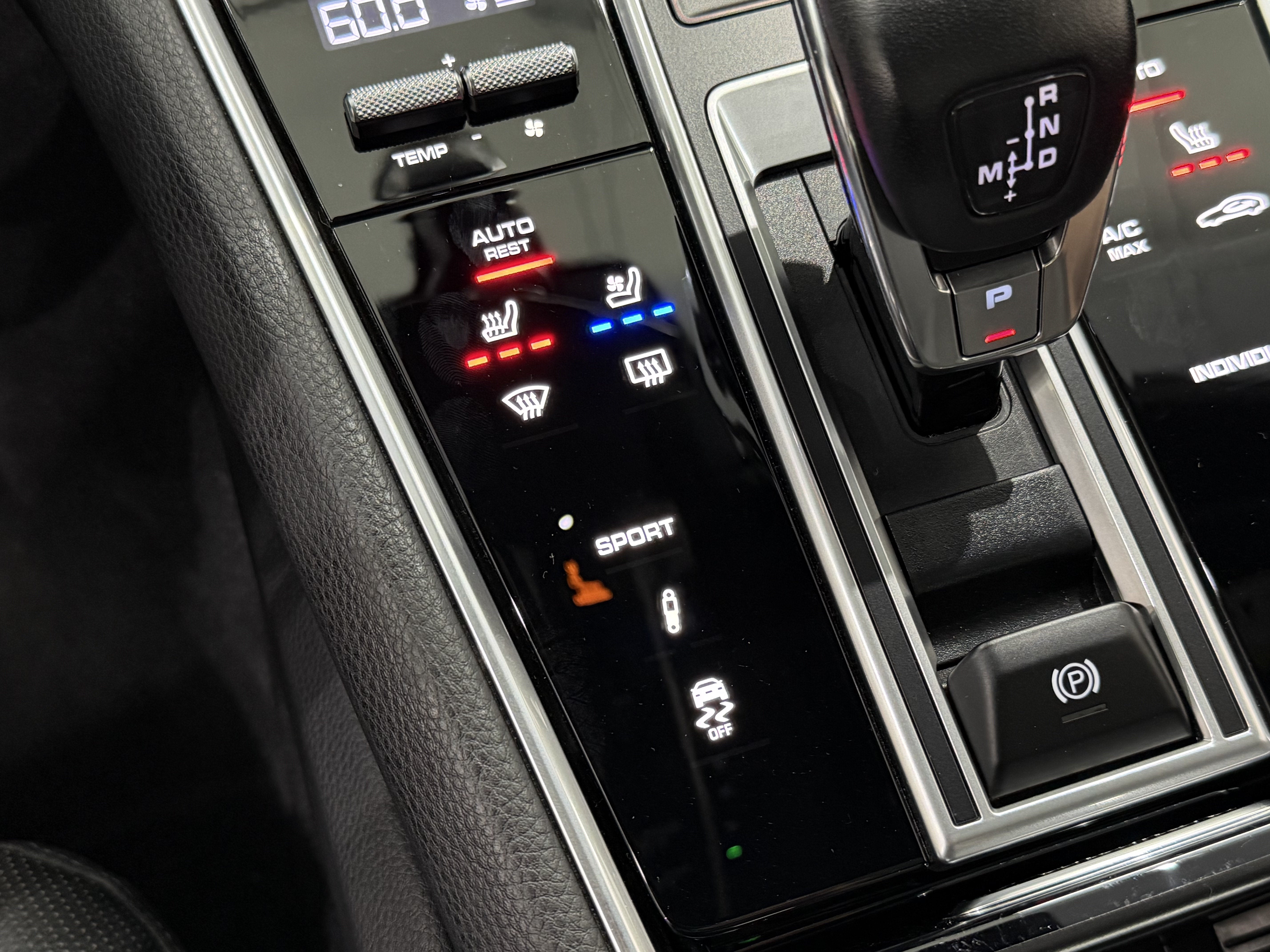 2023 Porsche Panamera 4 Platinum Edition
