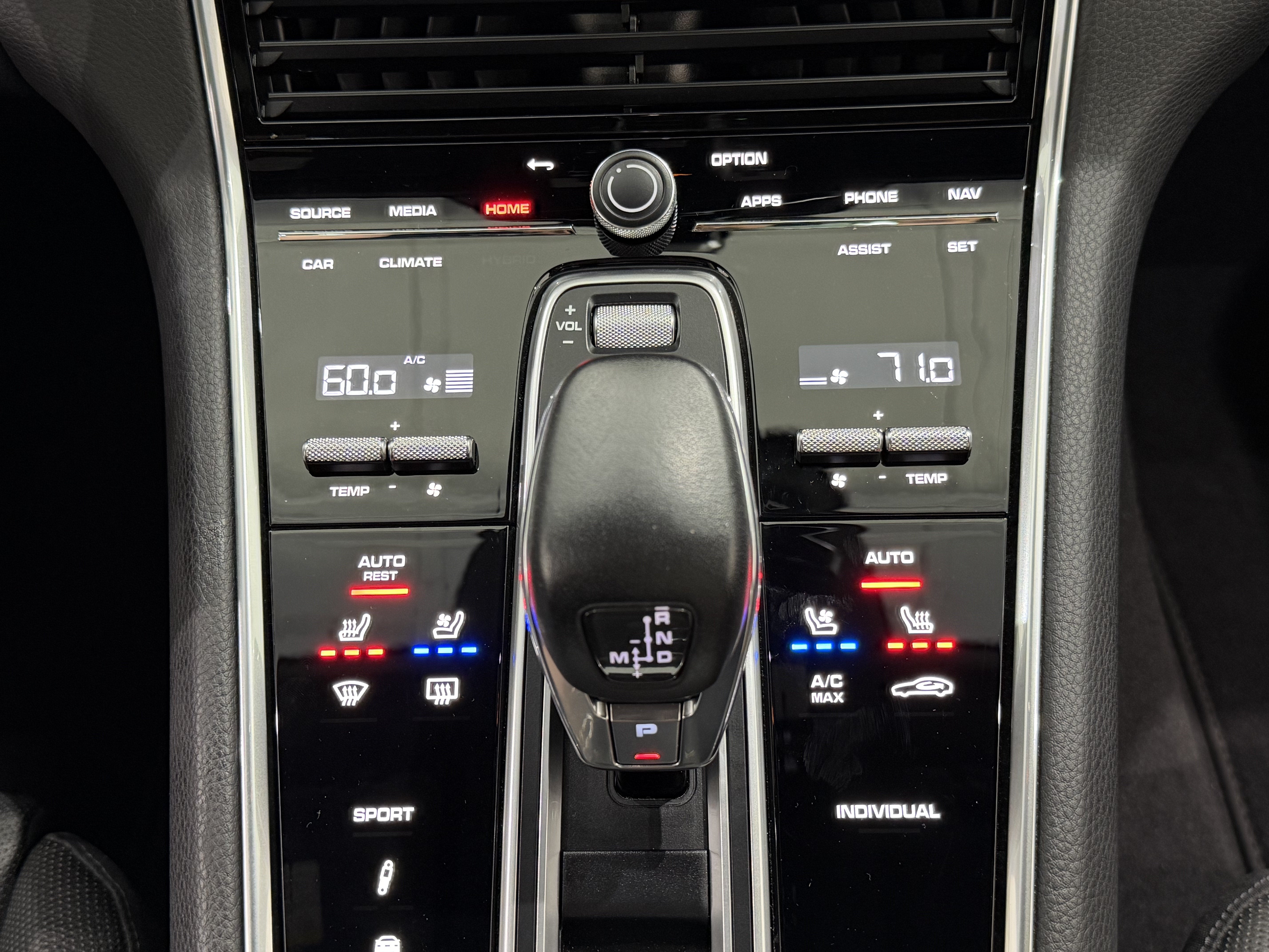 2023 Porsche Panamera 4 Platinum Edition