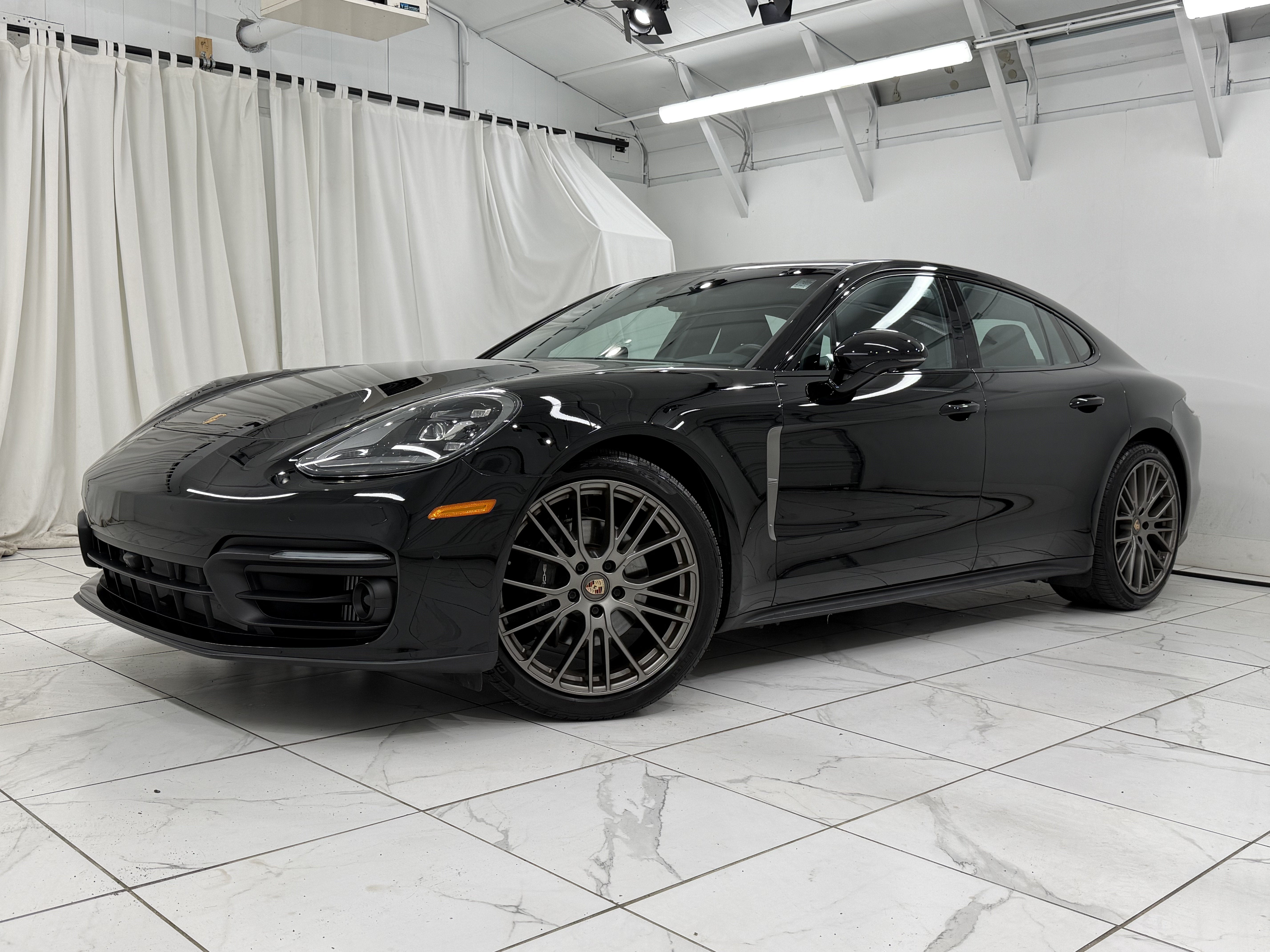 2023 Porsche Panamera 4 Platinum Edition