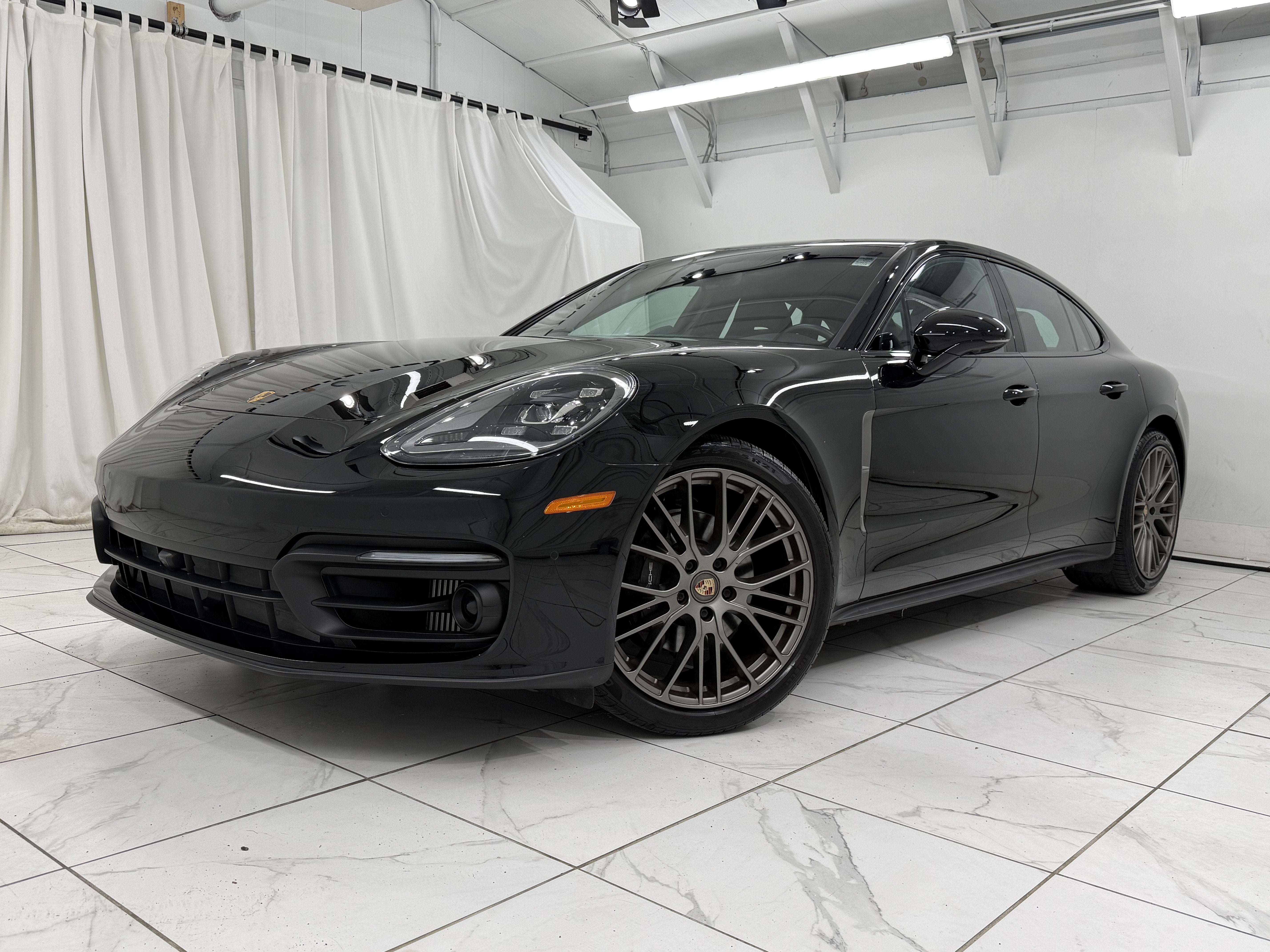2023 Porsche Panamera 4 Platinum Edition