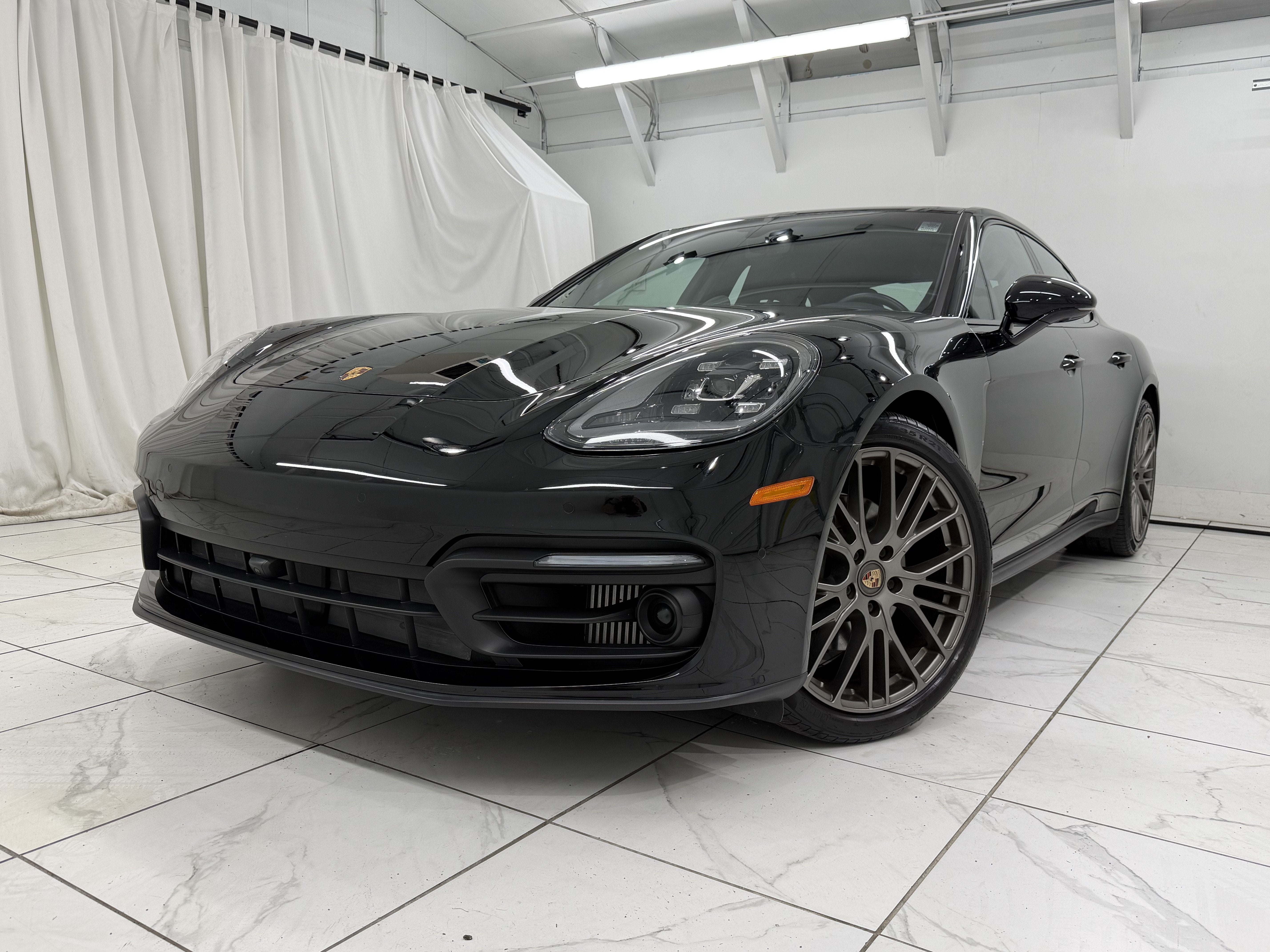 2023 Porsche Panamera 4 Platinum Edition