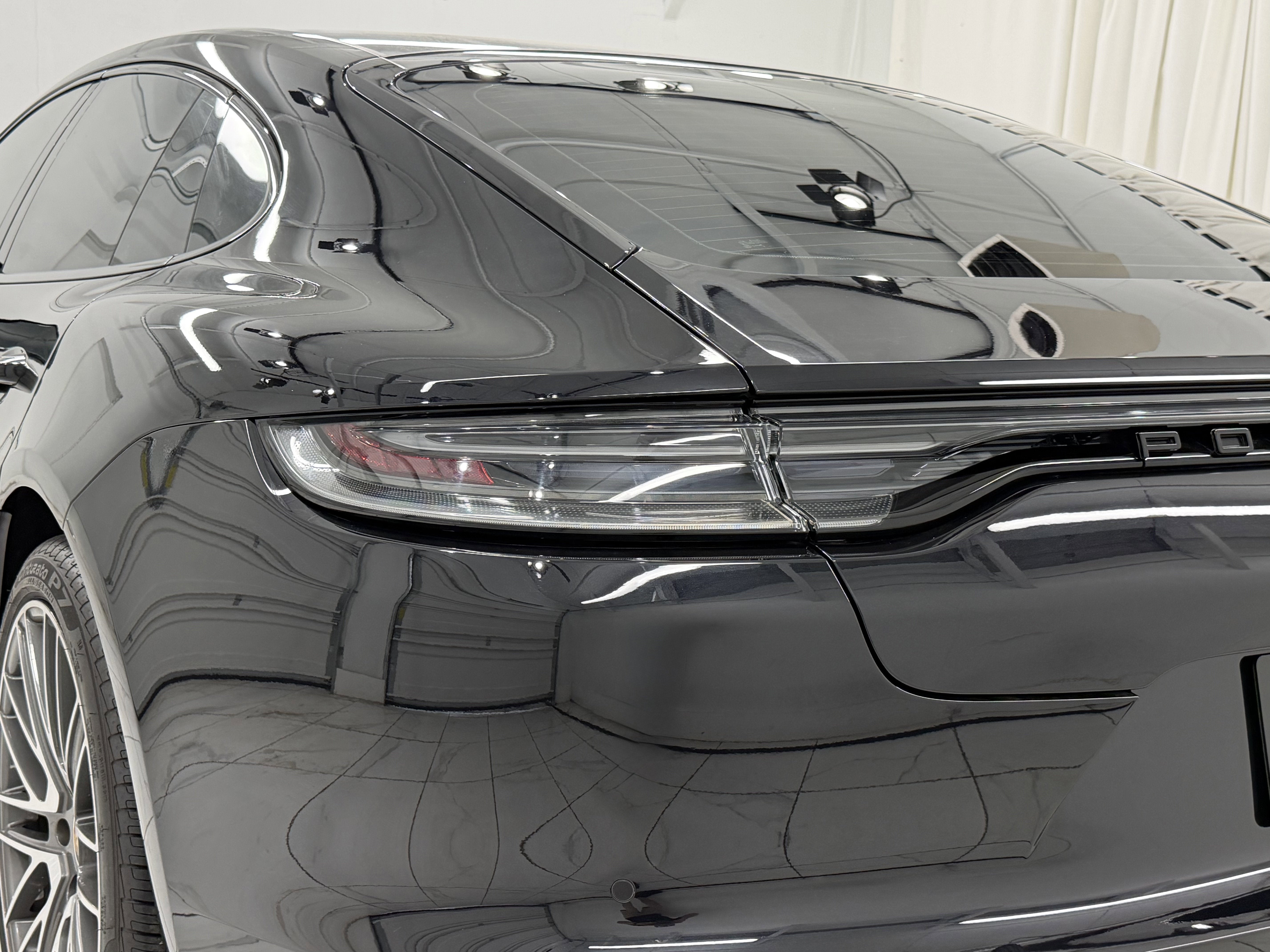2023 Porsche Panamera 4 Platinum Edition