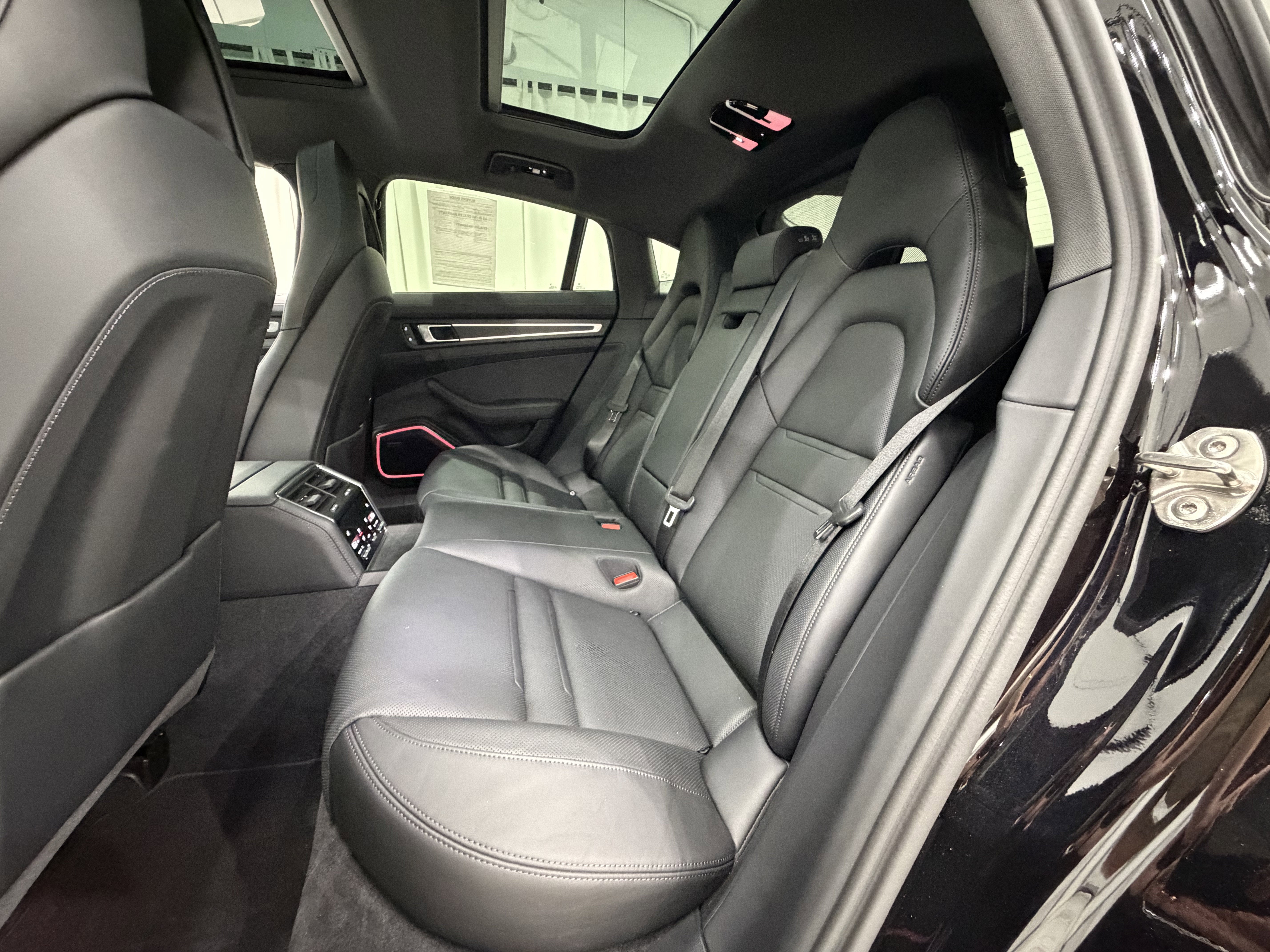 2023 Porsche Panamera 4 Platinum Edition