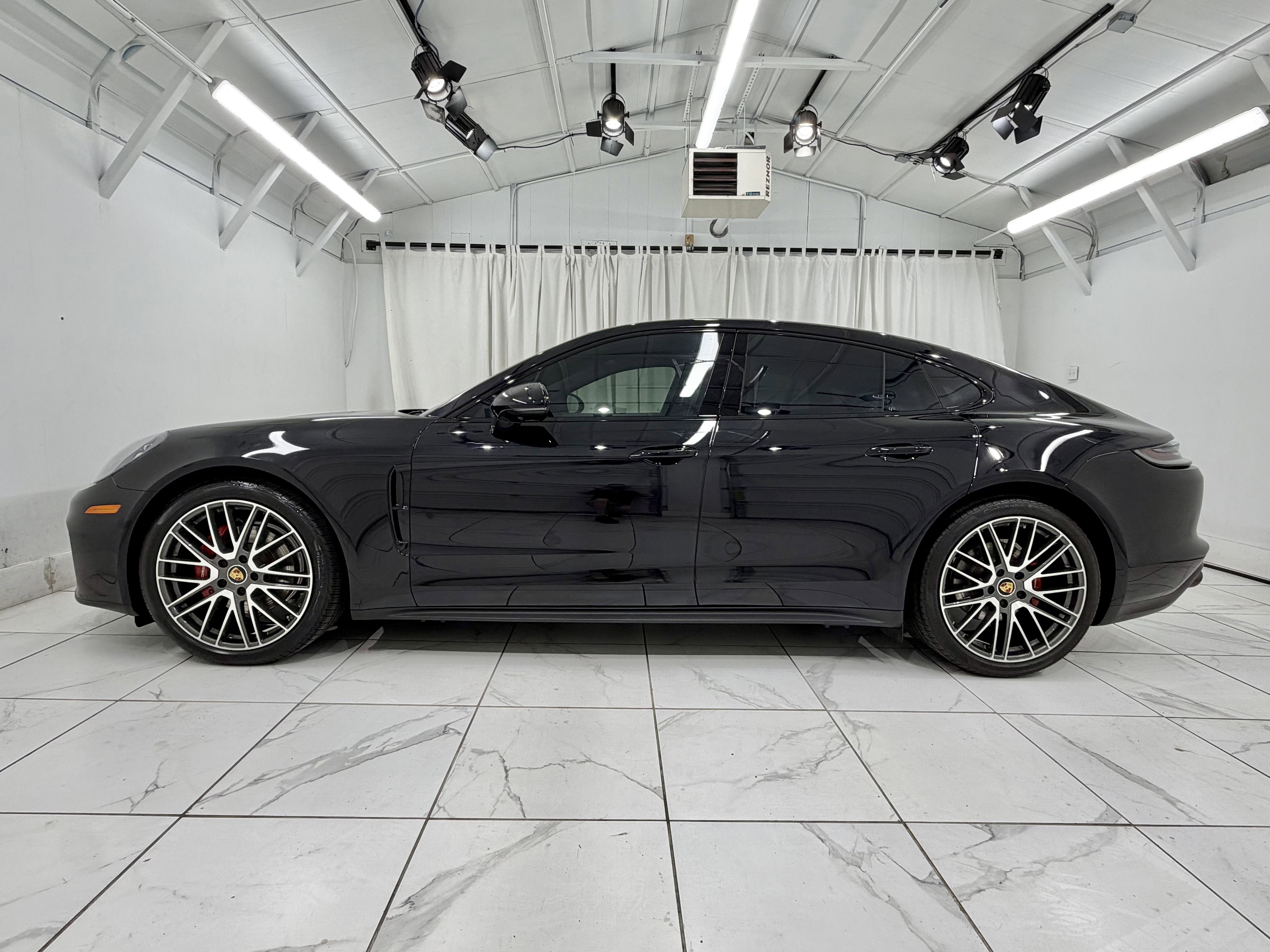 2023 Porsche Panamera 4 Platinum Edition