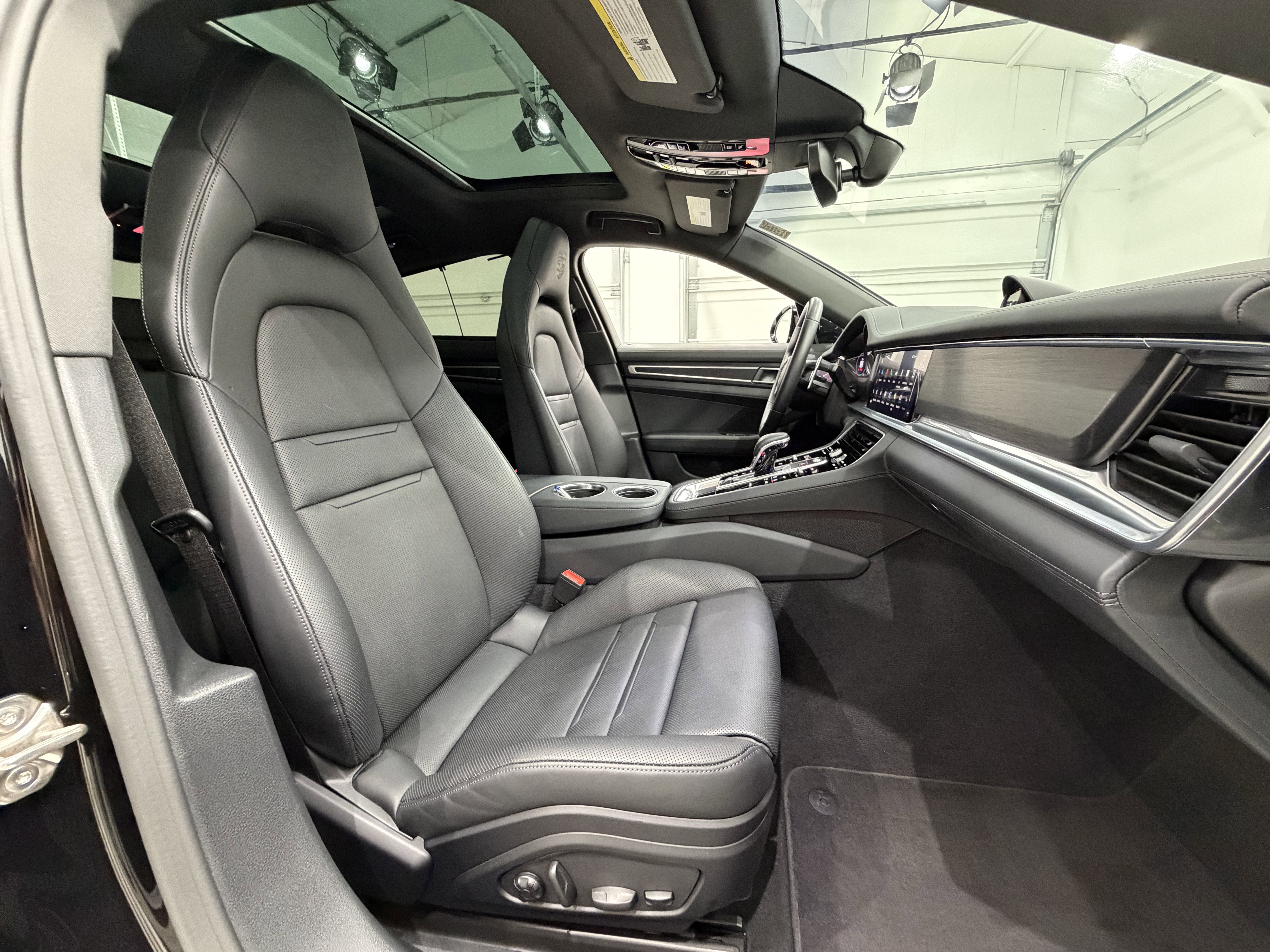 2023 Porsche Panamera 4 Platinum Edition