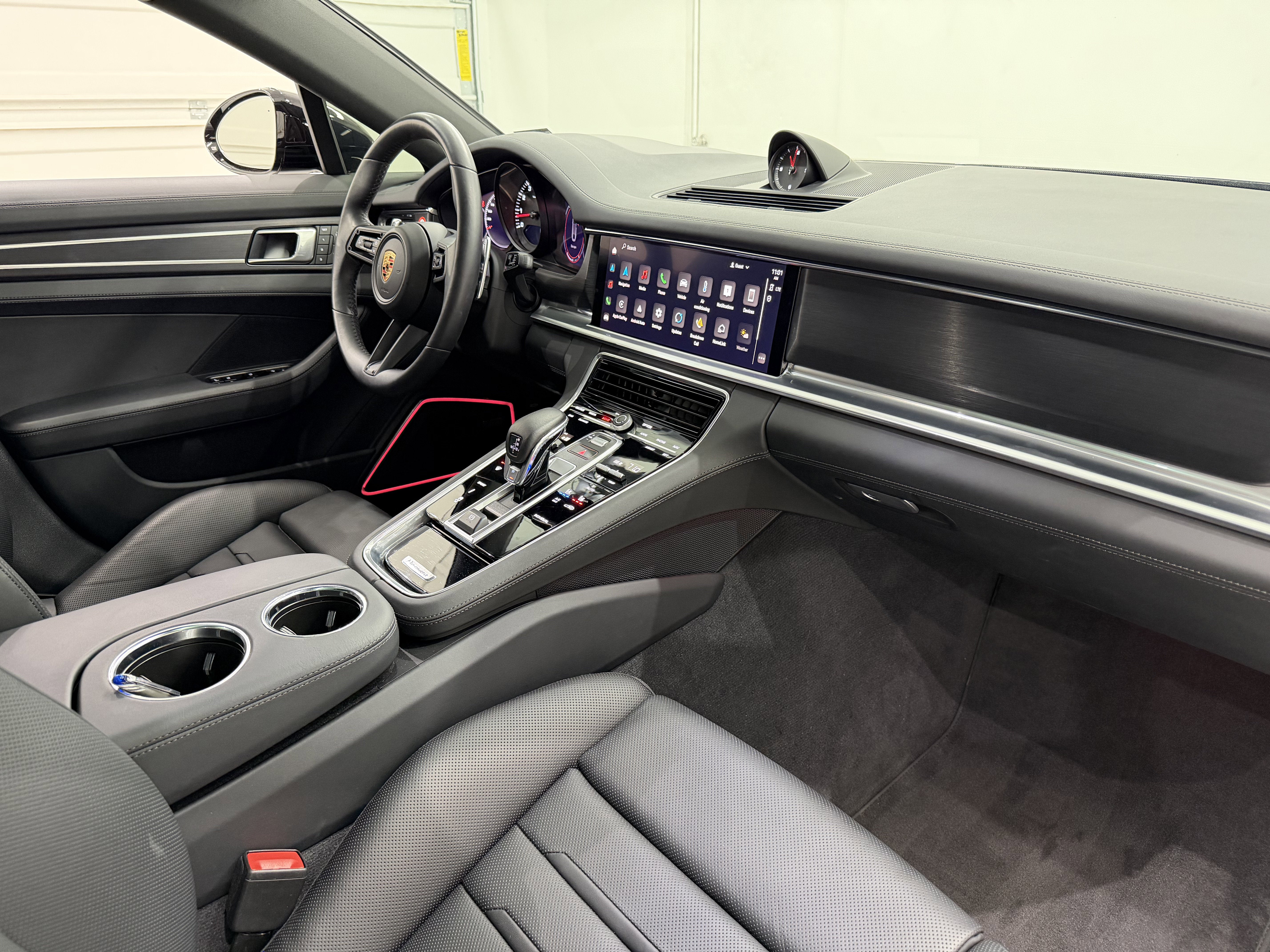 2023 Porsche Panamera 4 Platinum Edition