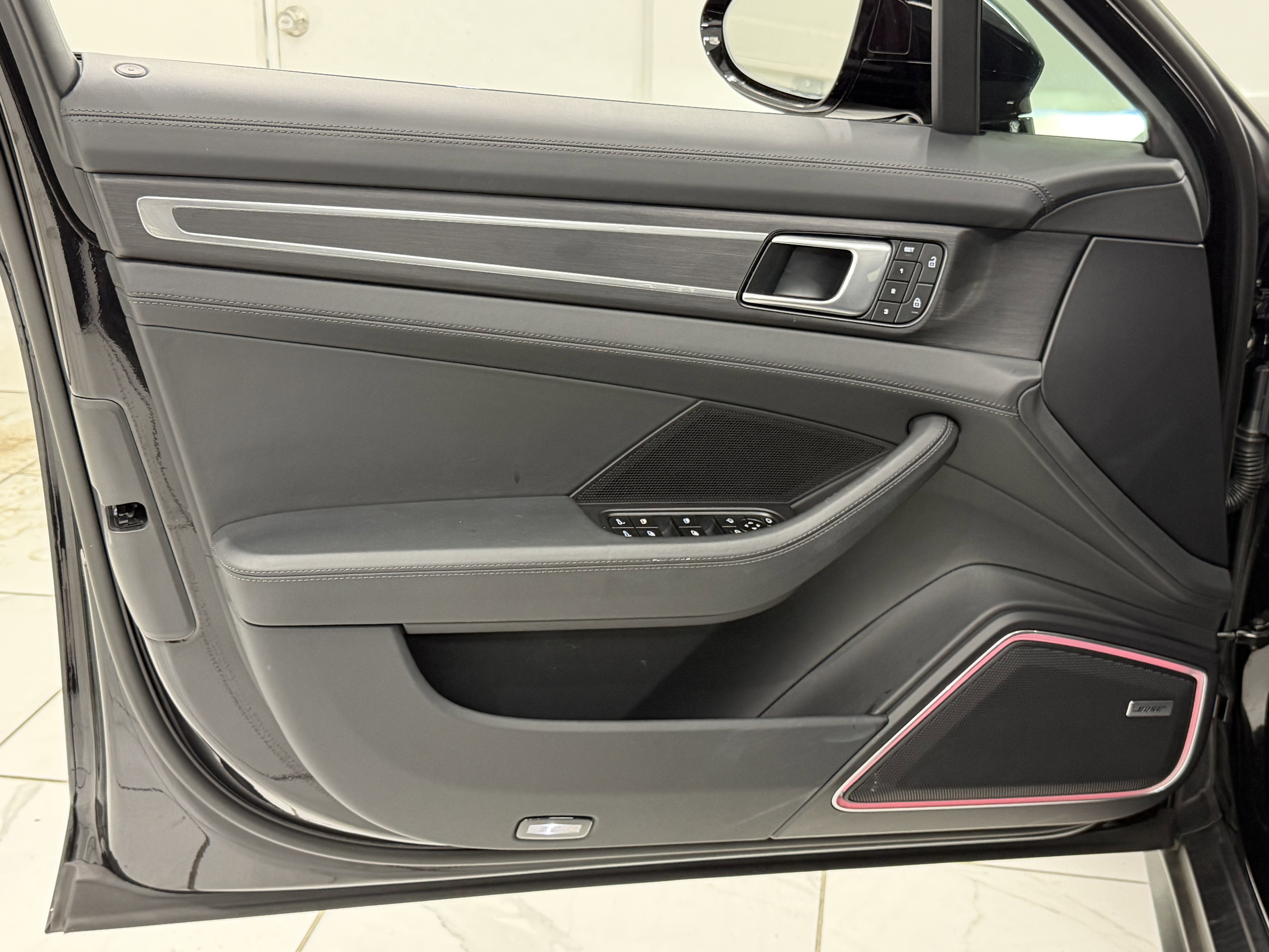 2023 Porsche Panamera 4 Platinum Edition