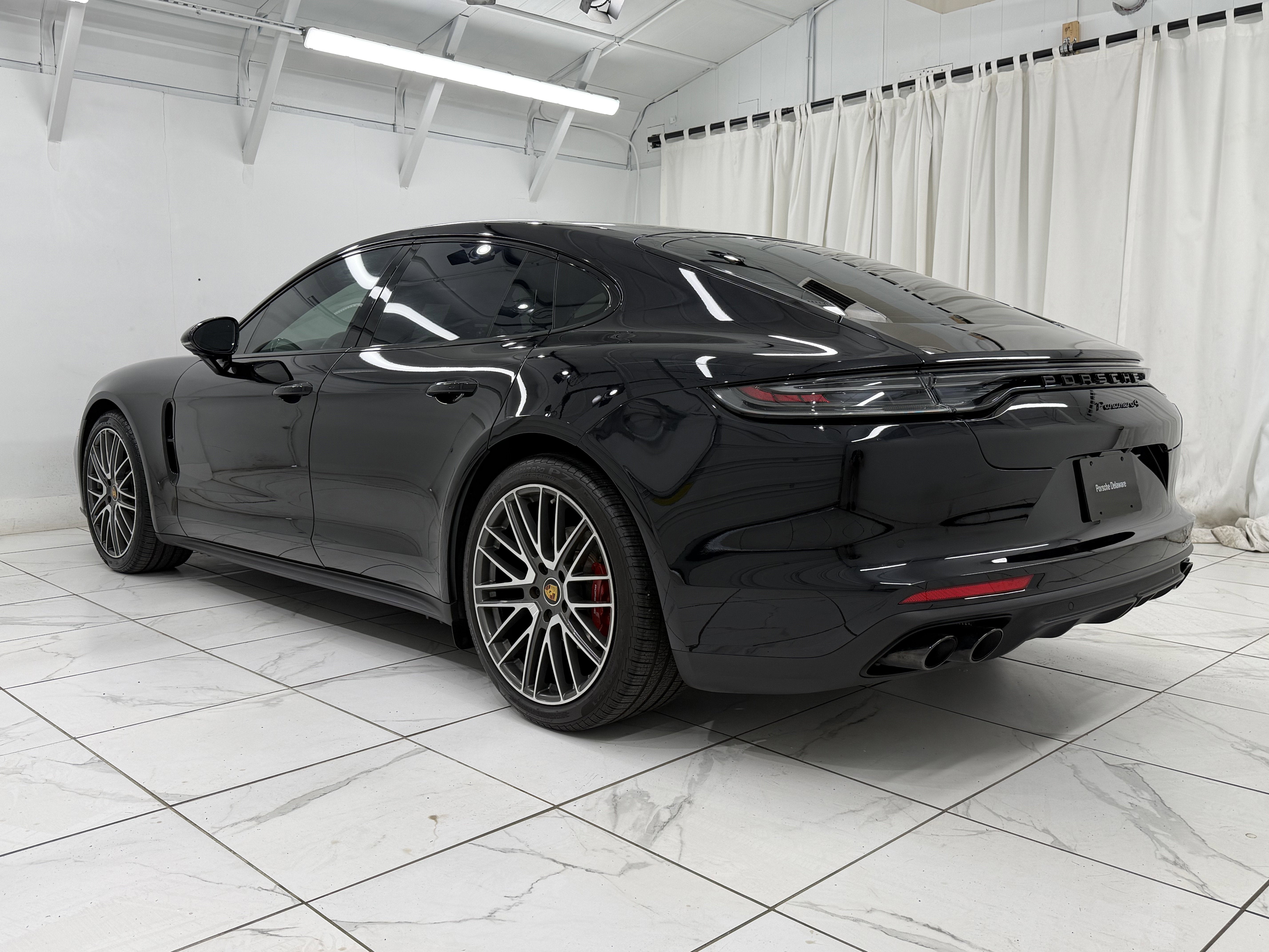 2023 Porsche Panamera 4 Platinum Edition