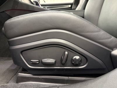 2023 Porsche Panamera 4 Platinum Edition