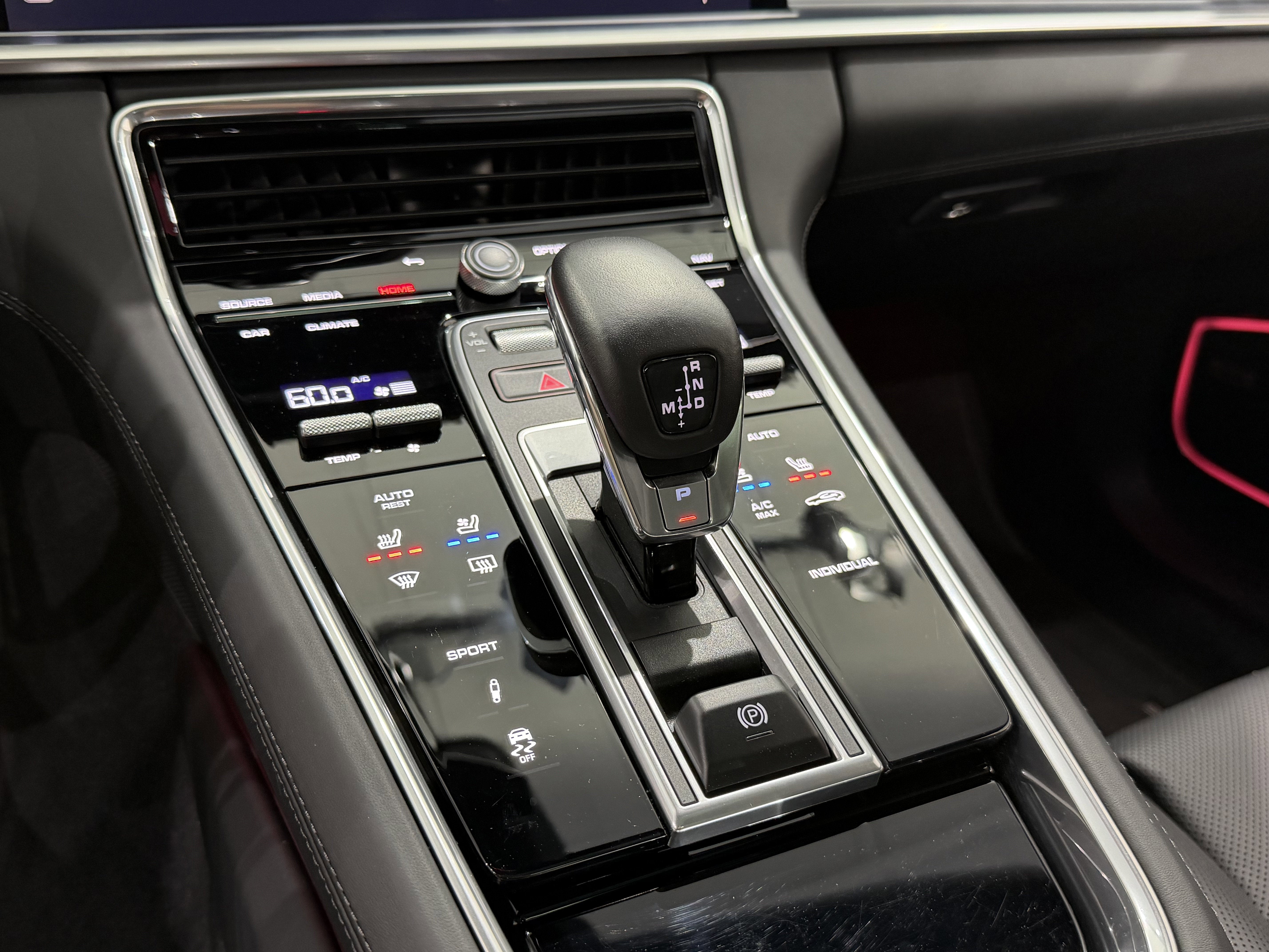 2023 Porsche Panamera 4 Platinum Edition