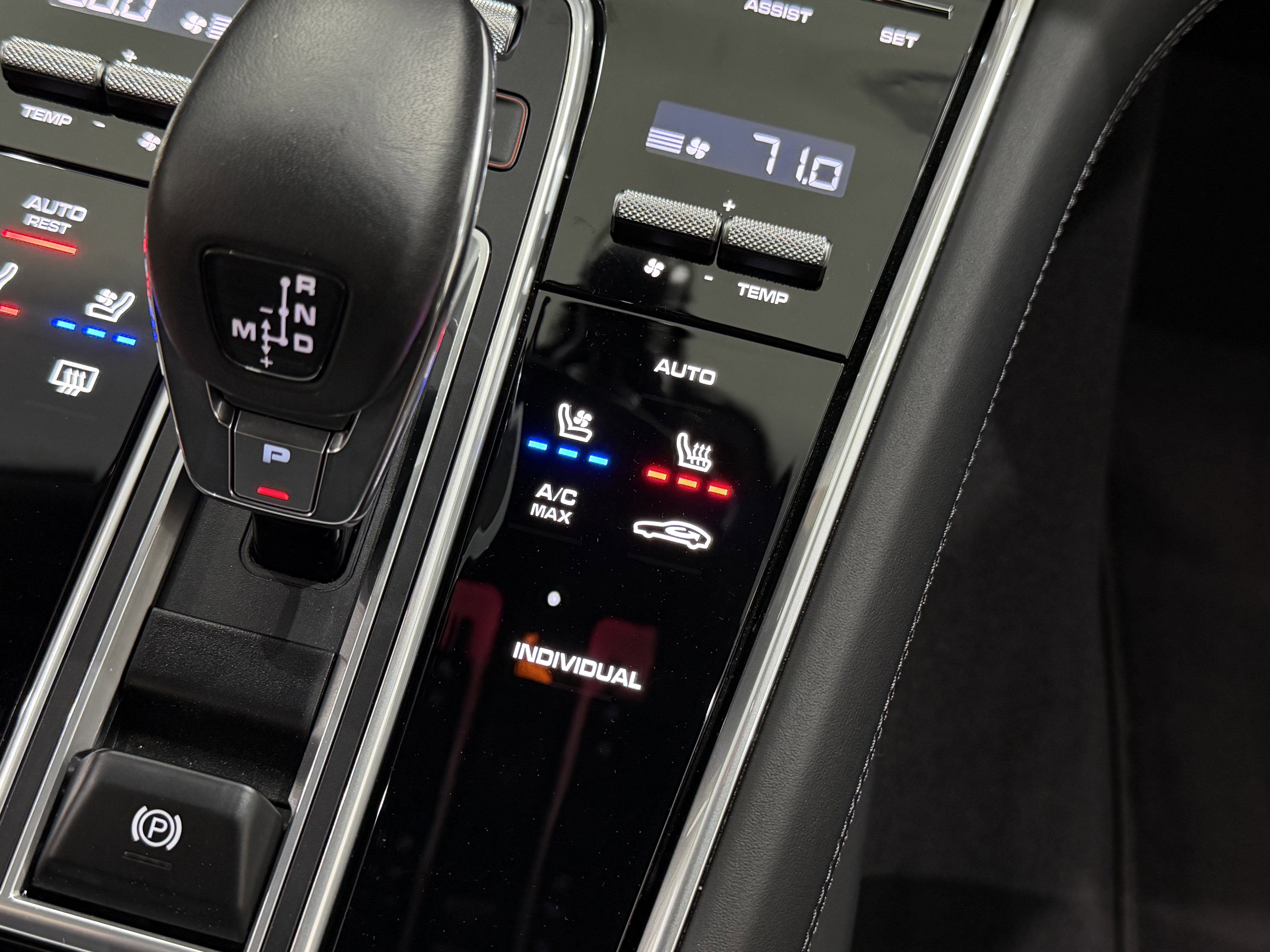 2023 Porsche Panamera 4 Platinum Edition