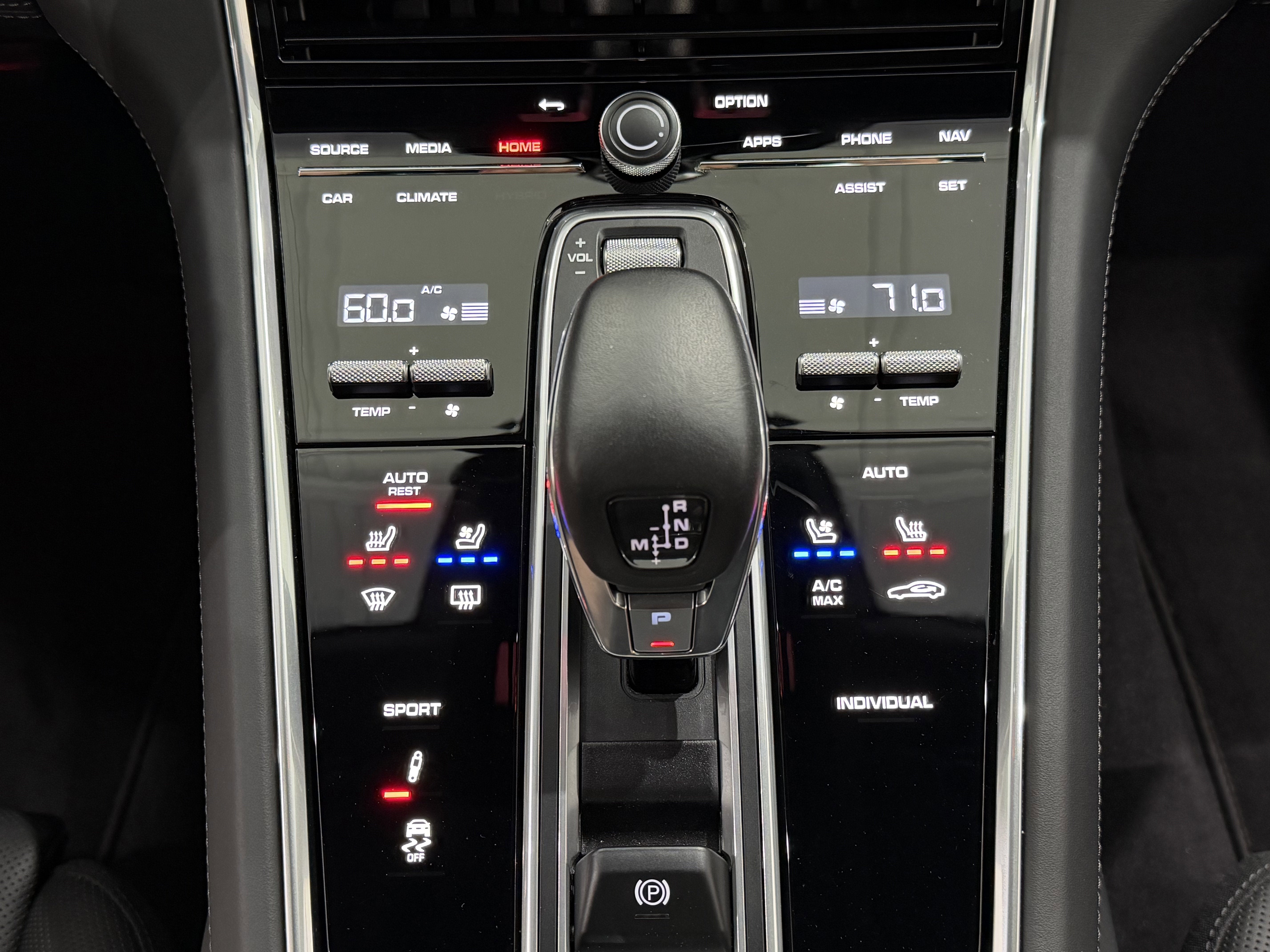 2023 Porsche Panamera 4 Platinum Edition