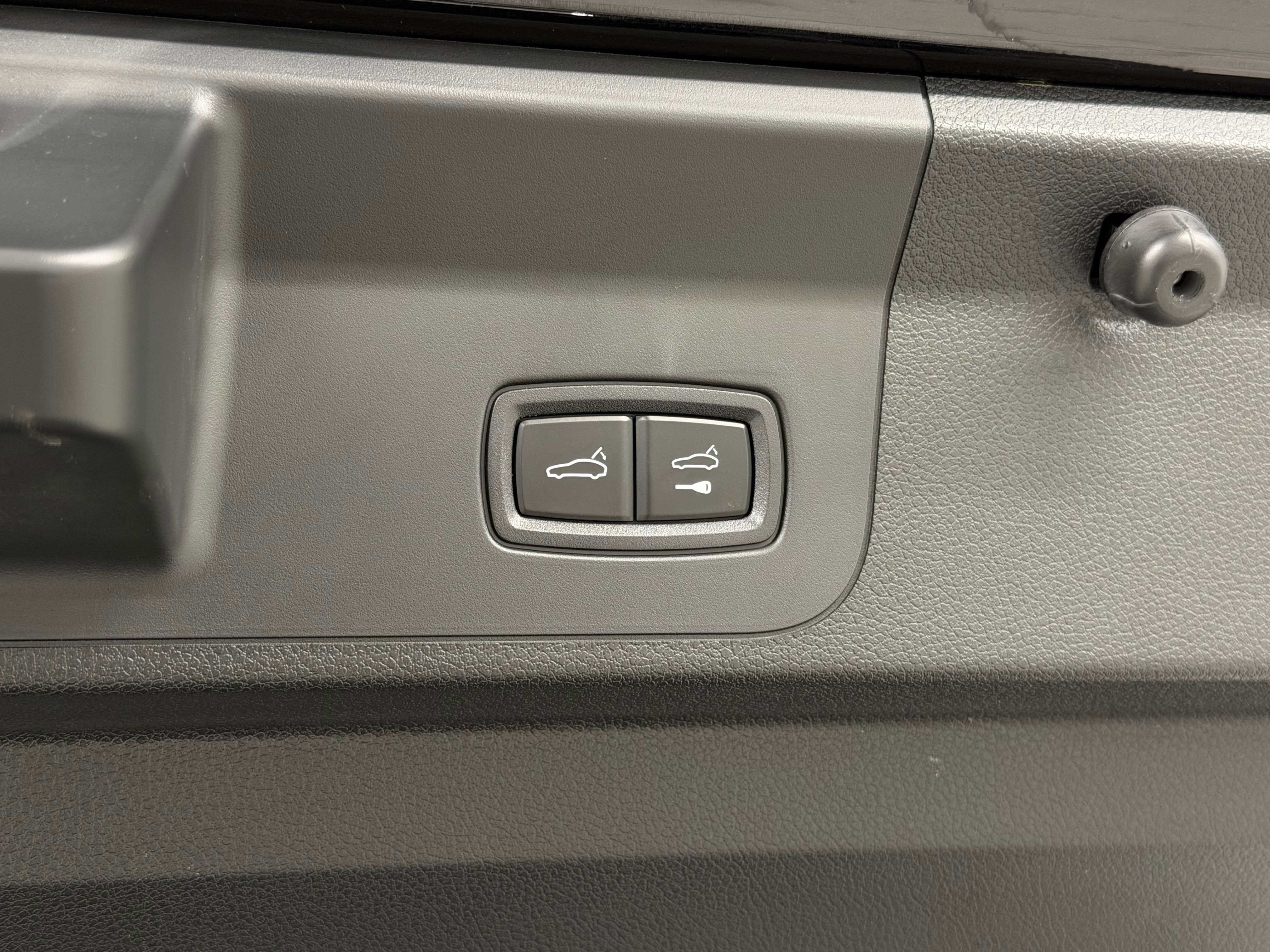 2023 Porsche Panamera 4 Platinum Edition
