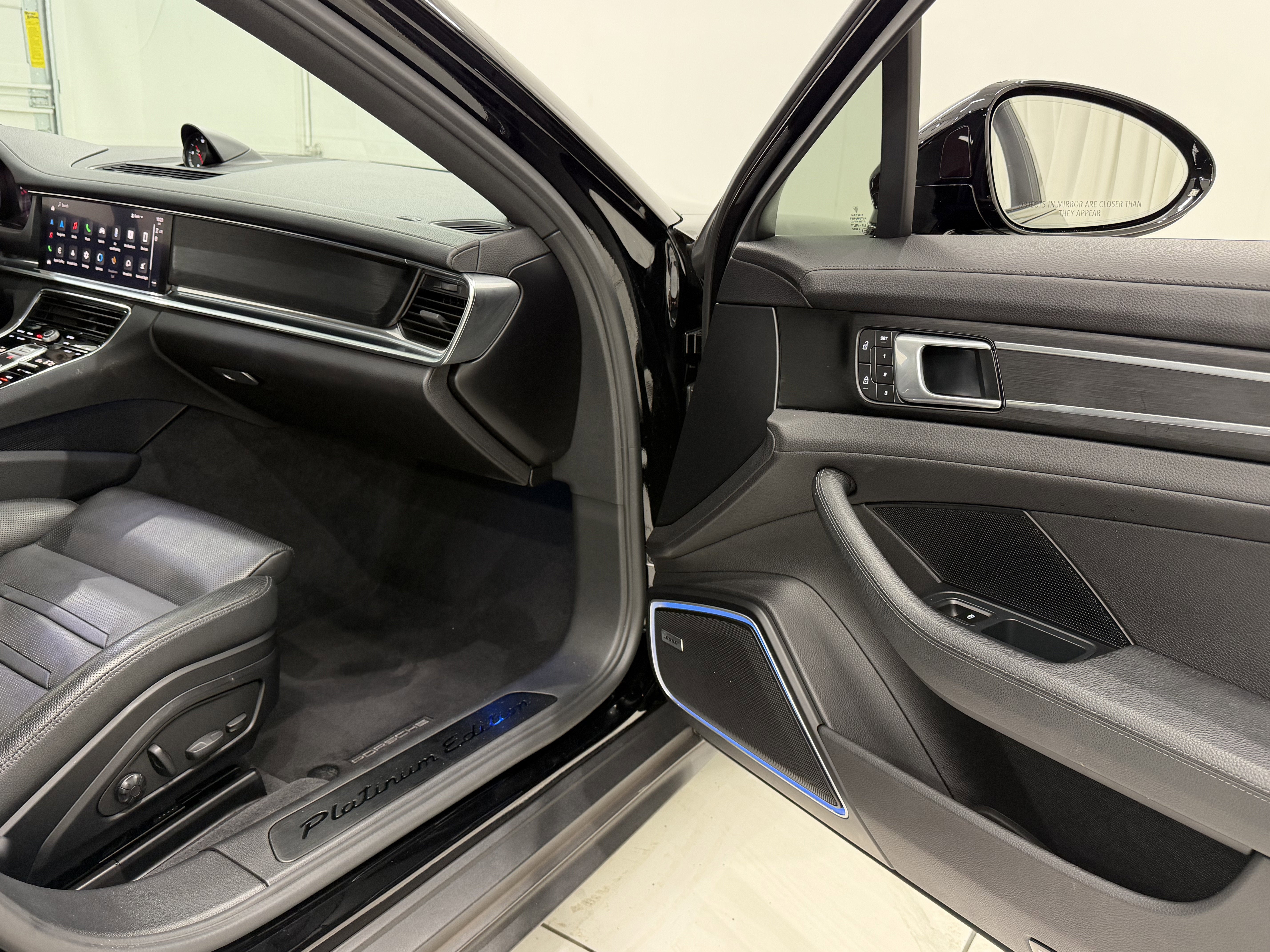 2022 Porsche Panamera 4 Platinum Edition