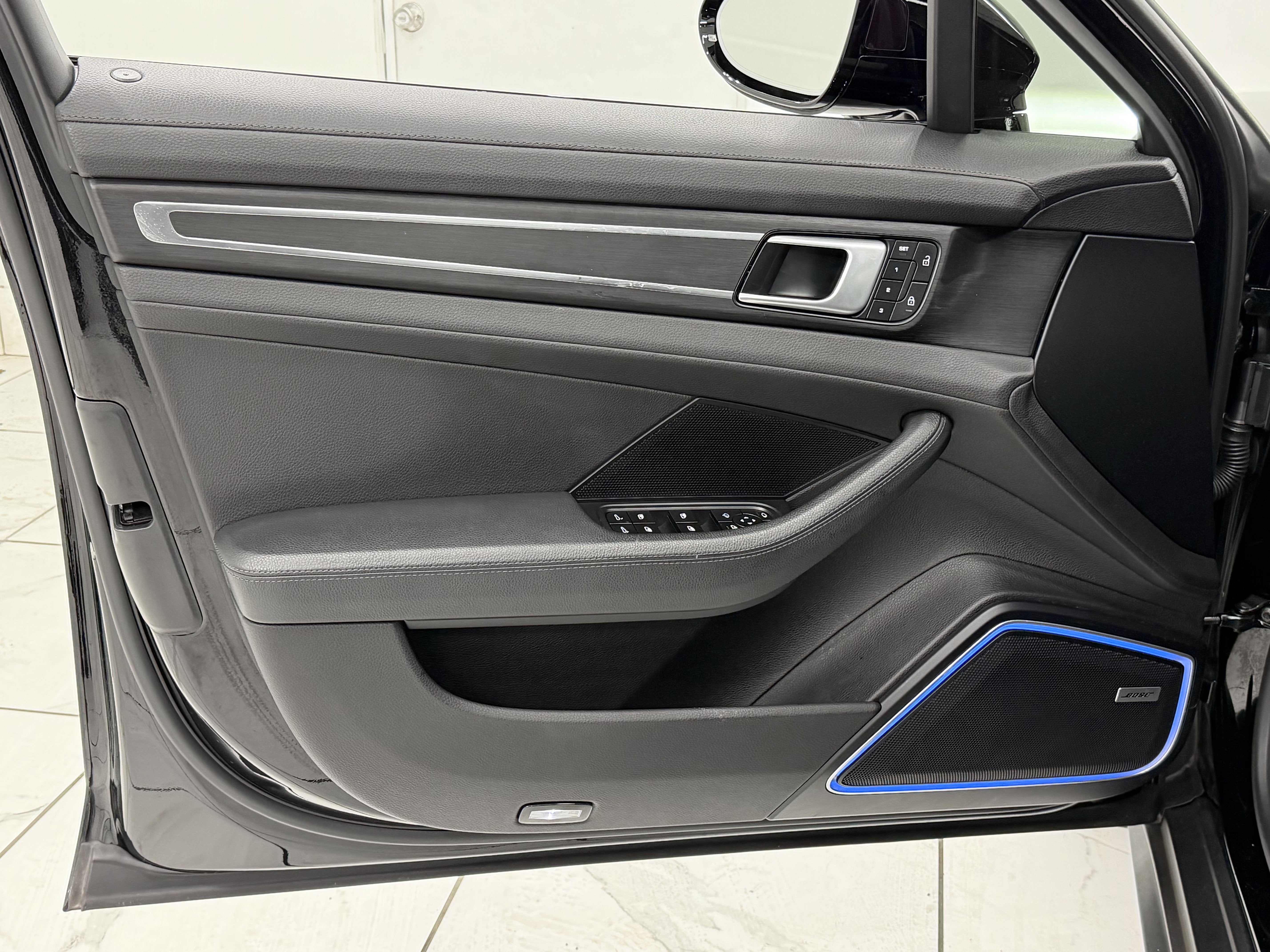 2022 Porsche Panamera 4 Platinum Edition