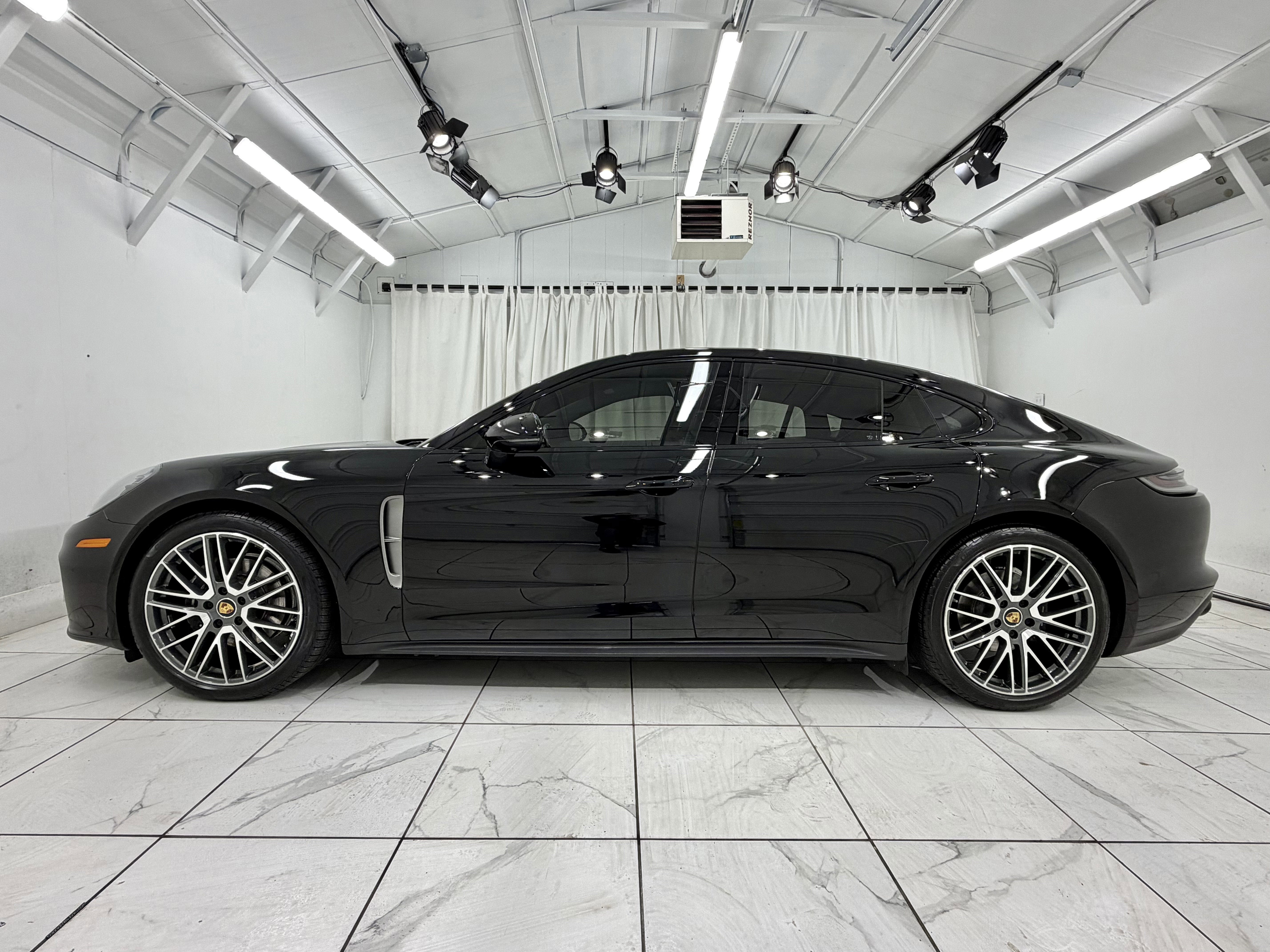 2022 Porsche Panamera 4 Platinum Edition