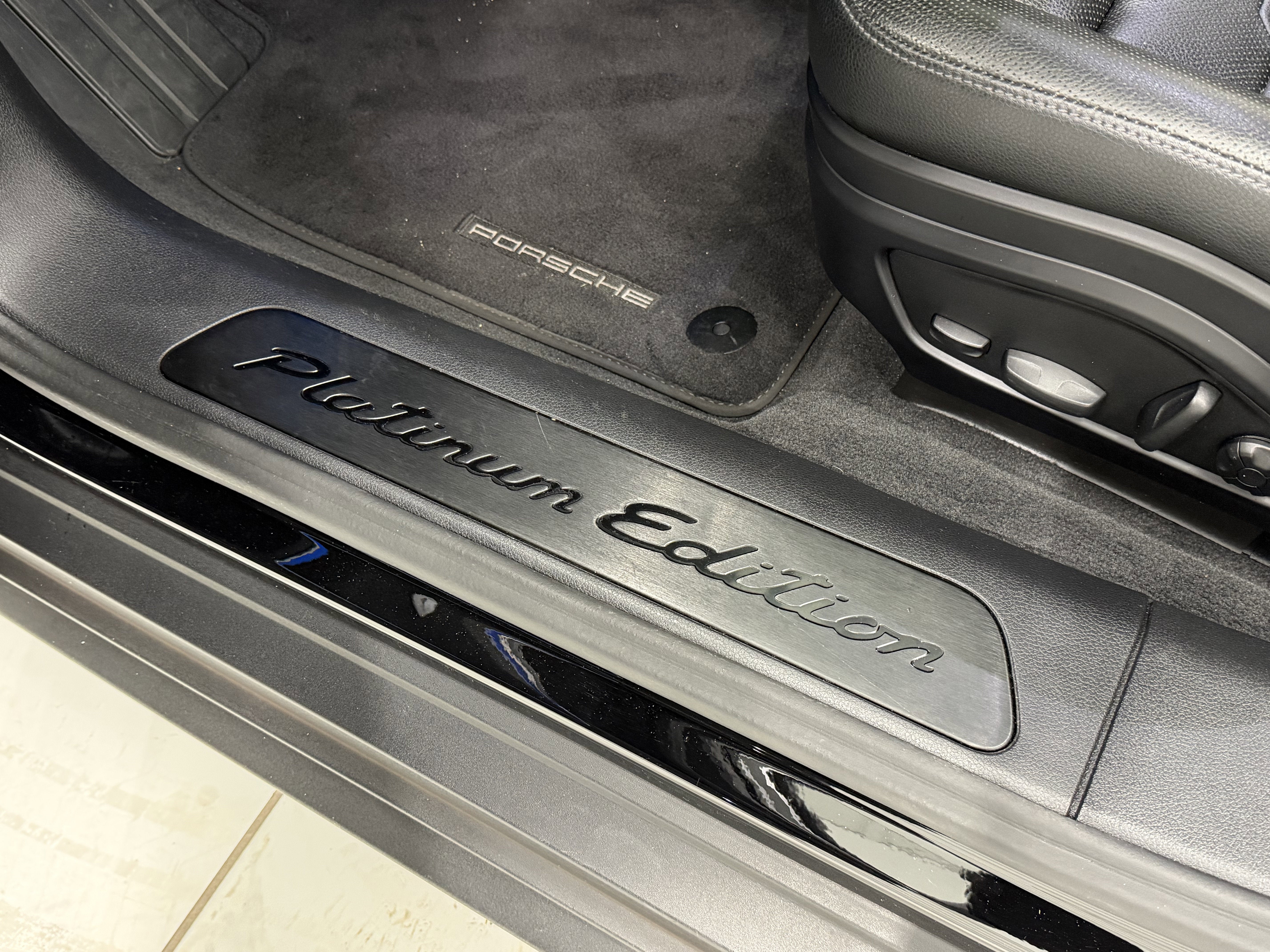 2022 Porsche Panamera 4 Platinum Edition