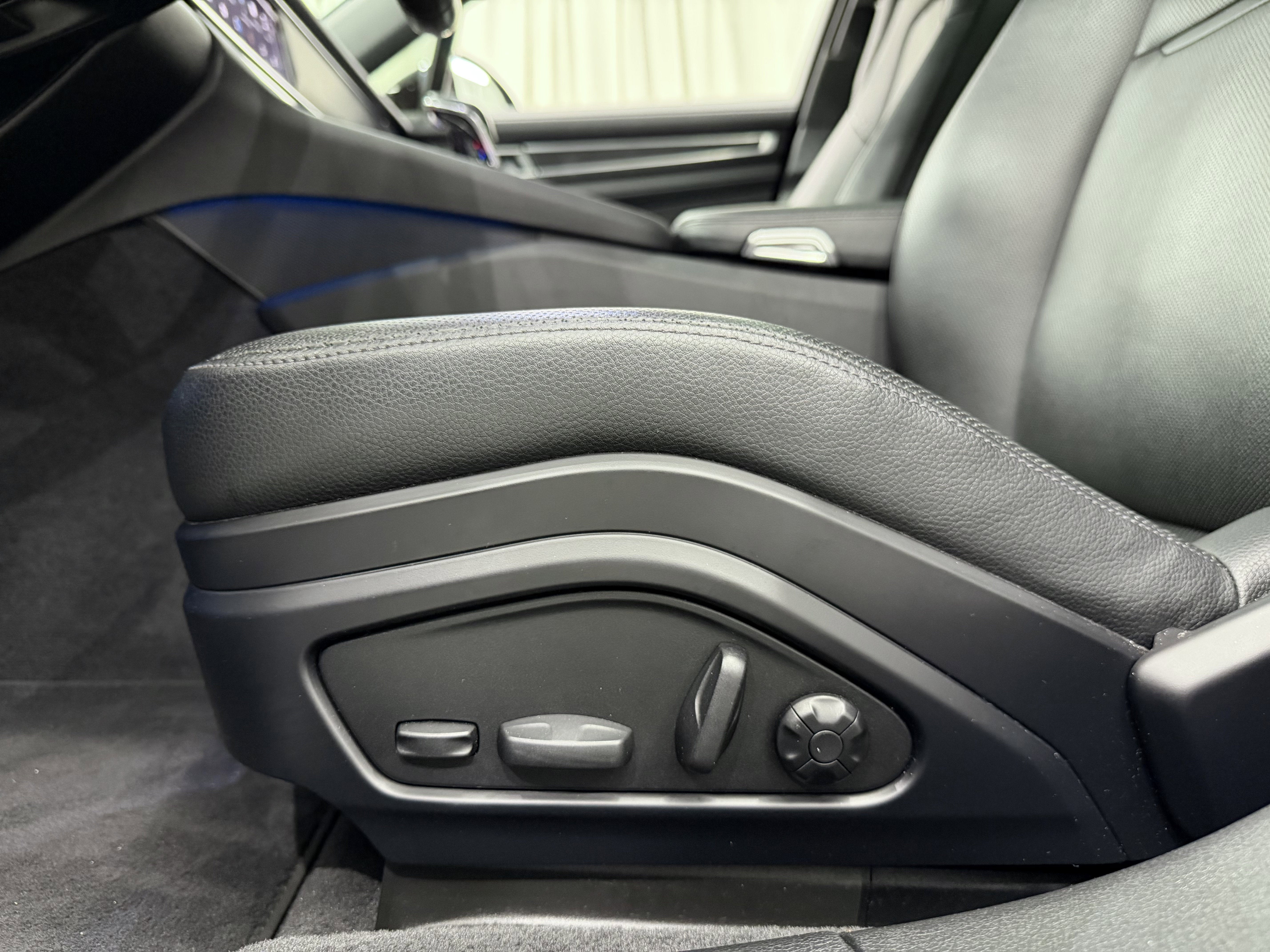 2022 Porsche Panamera 4 Platinum Edition