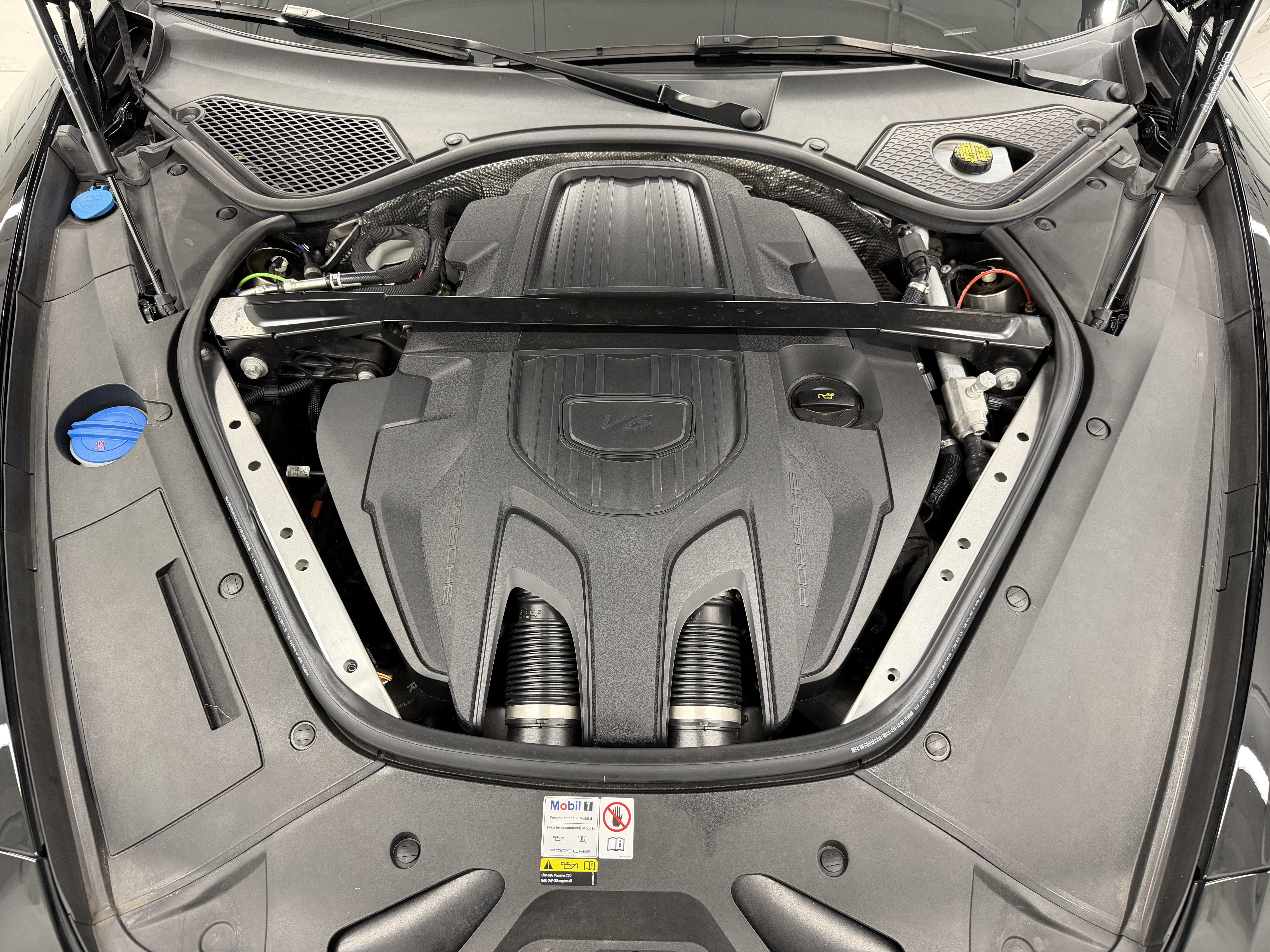 2022 Porsche Panamera 4 Platinum Edition