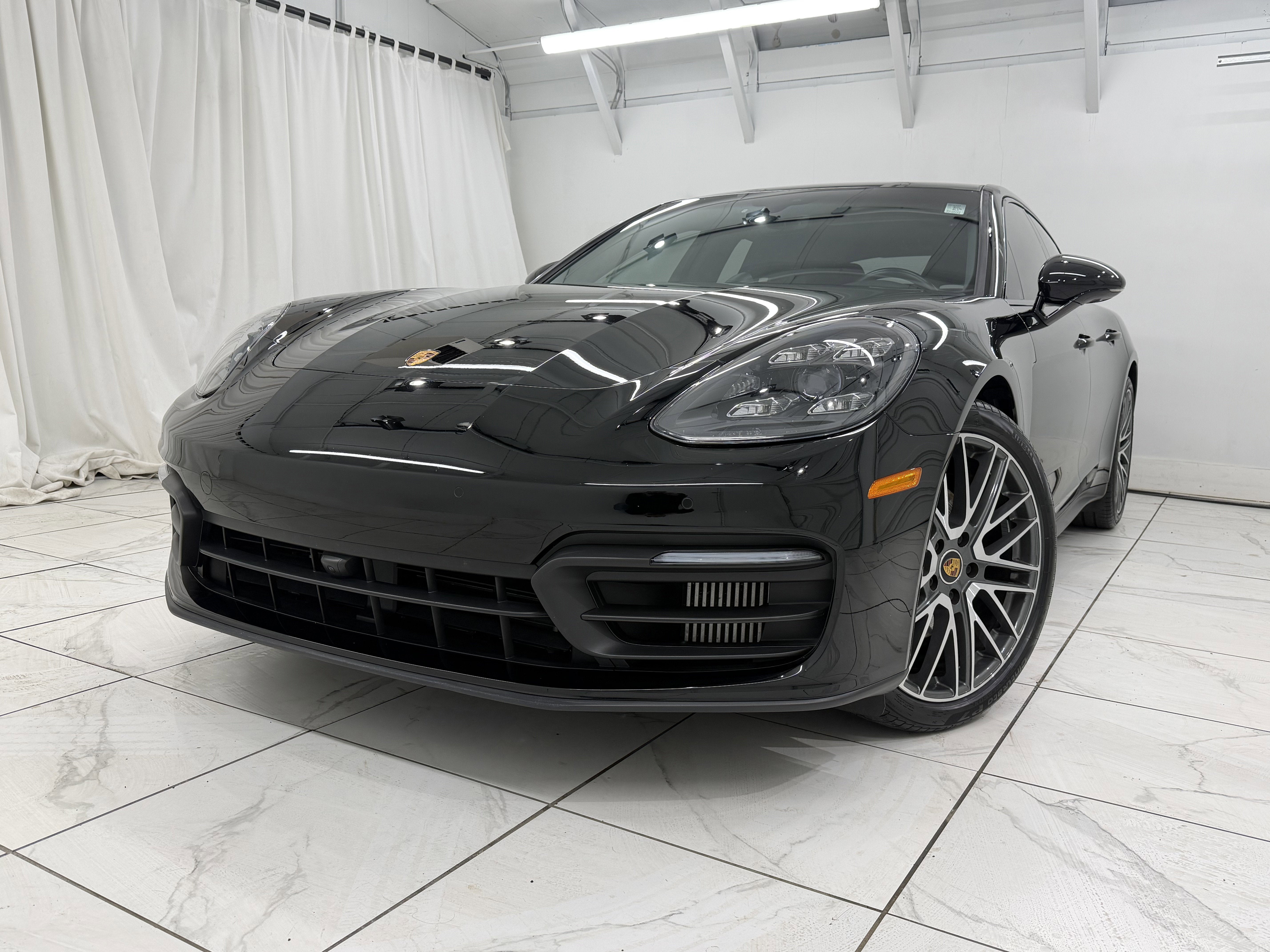 2022 Porsche Panamera 4 Platinum Edition