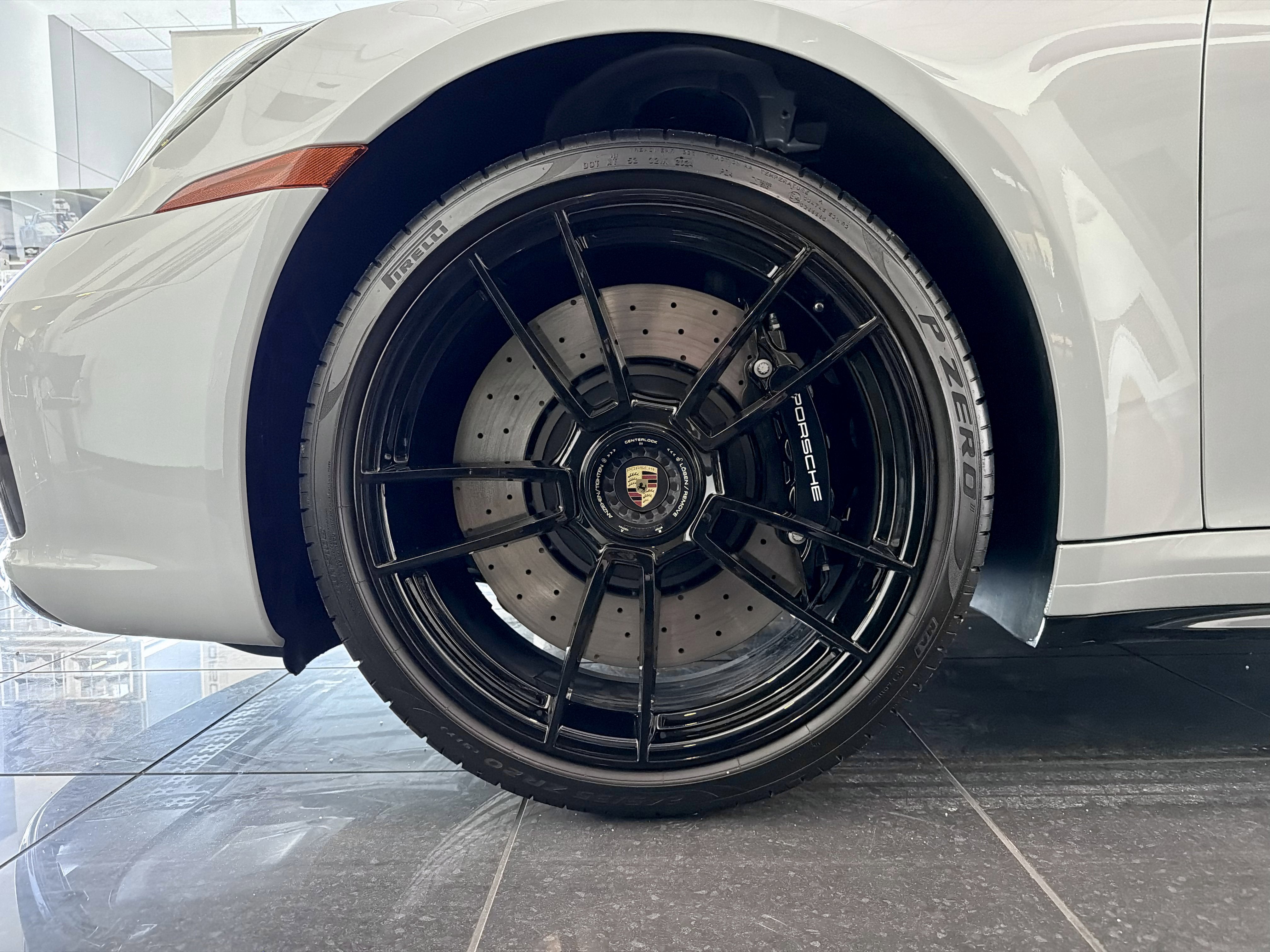 2024 Porsche 911 4 GTS