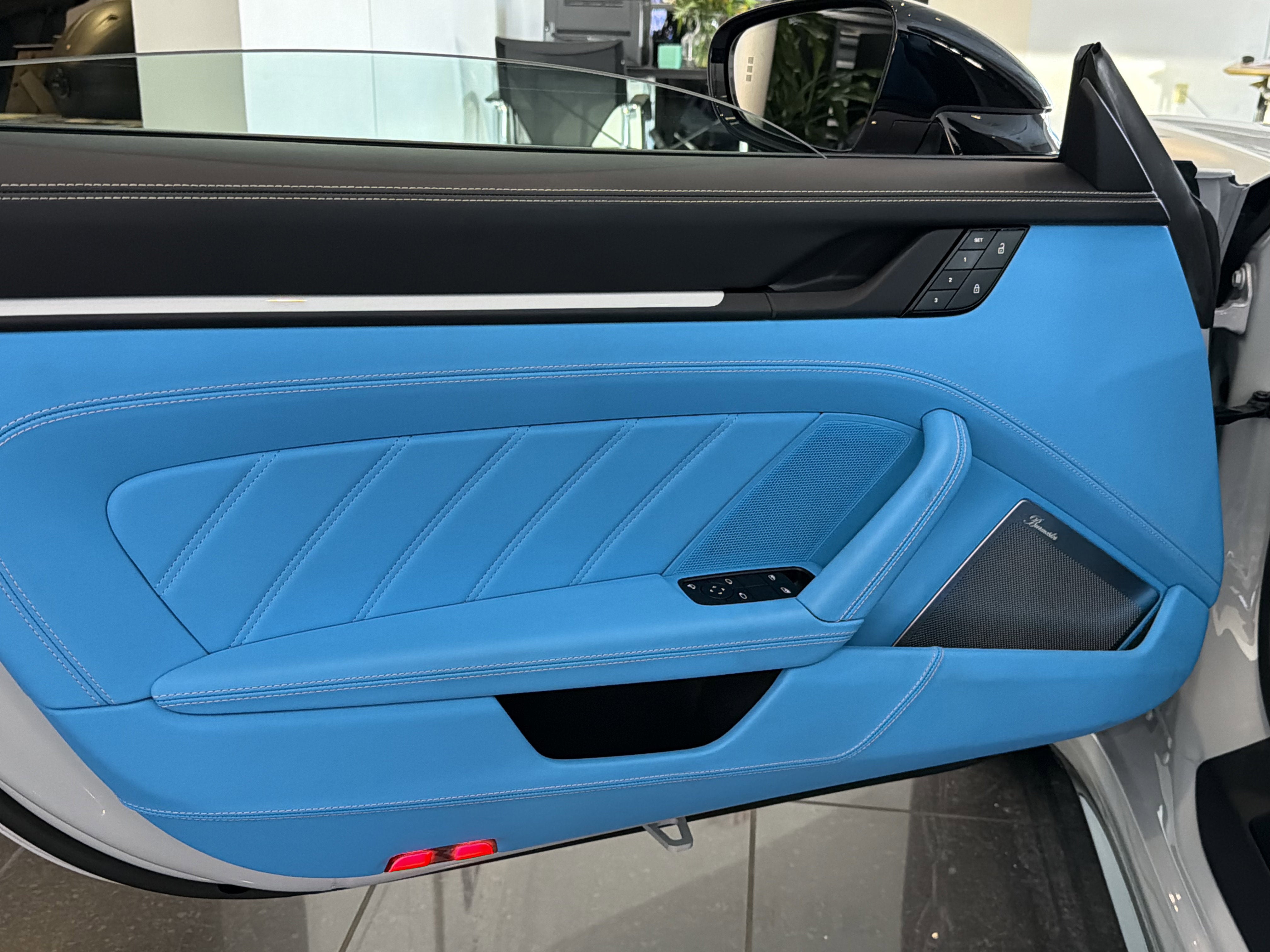 2024 Porsche 911 4 GTS