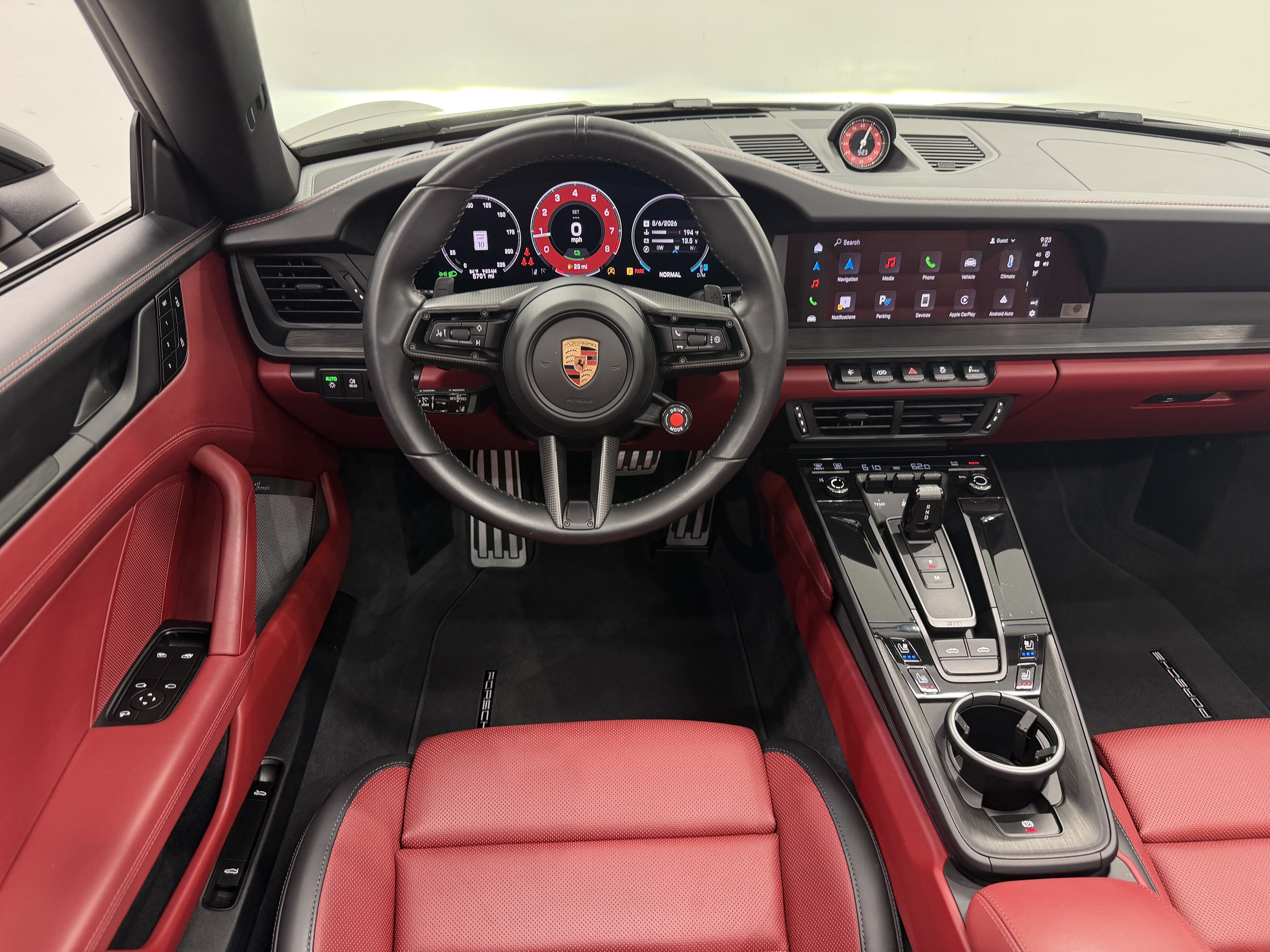2025 Porsche 911 4 GTS