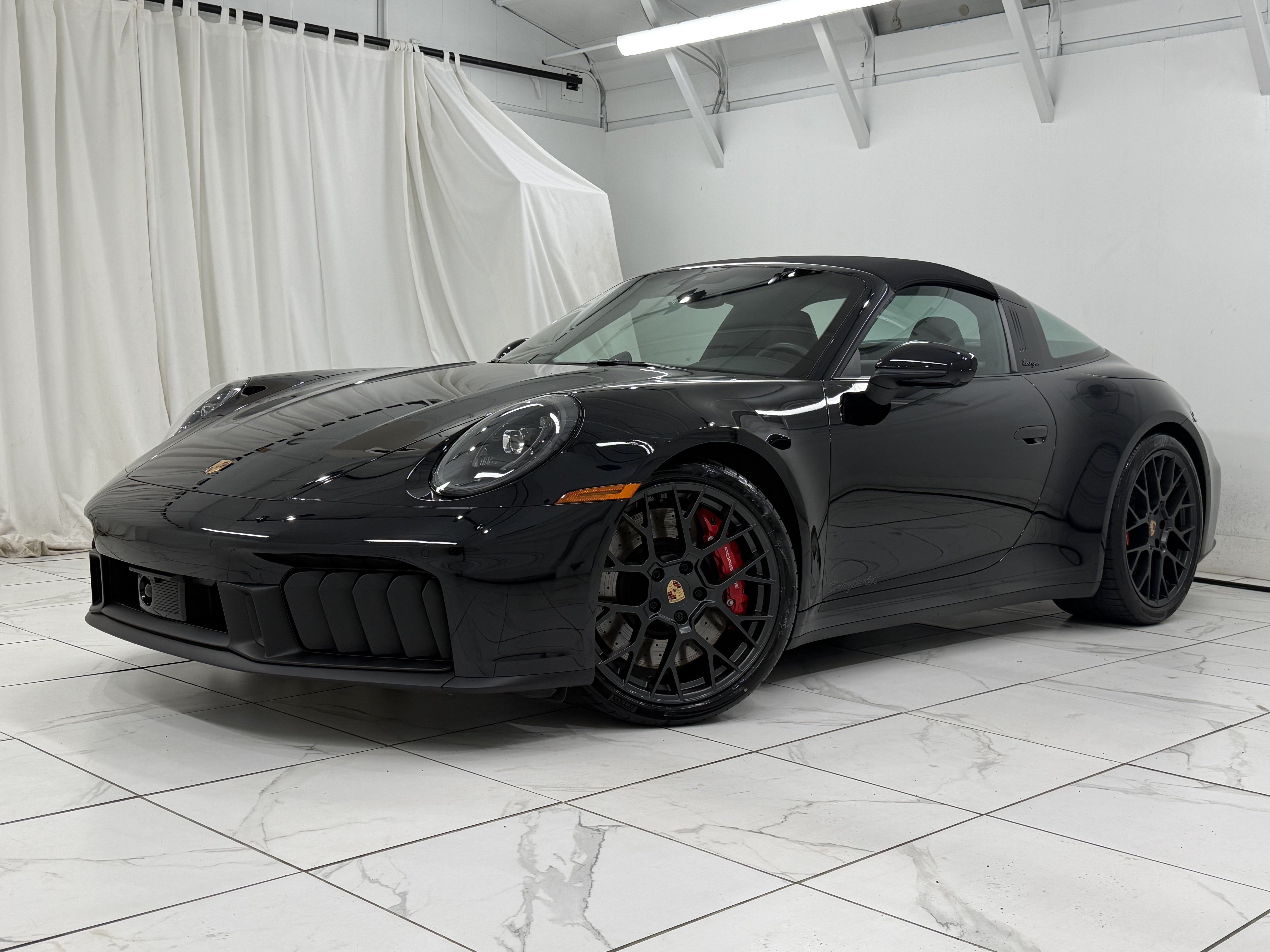 2025 Porsche 911 4 GTS