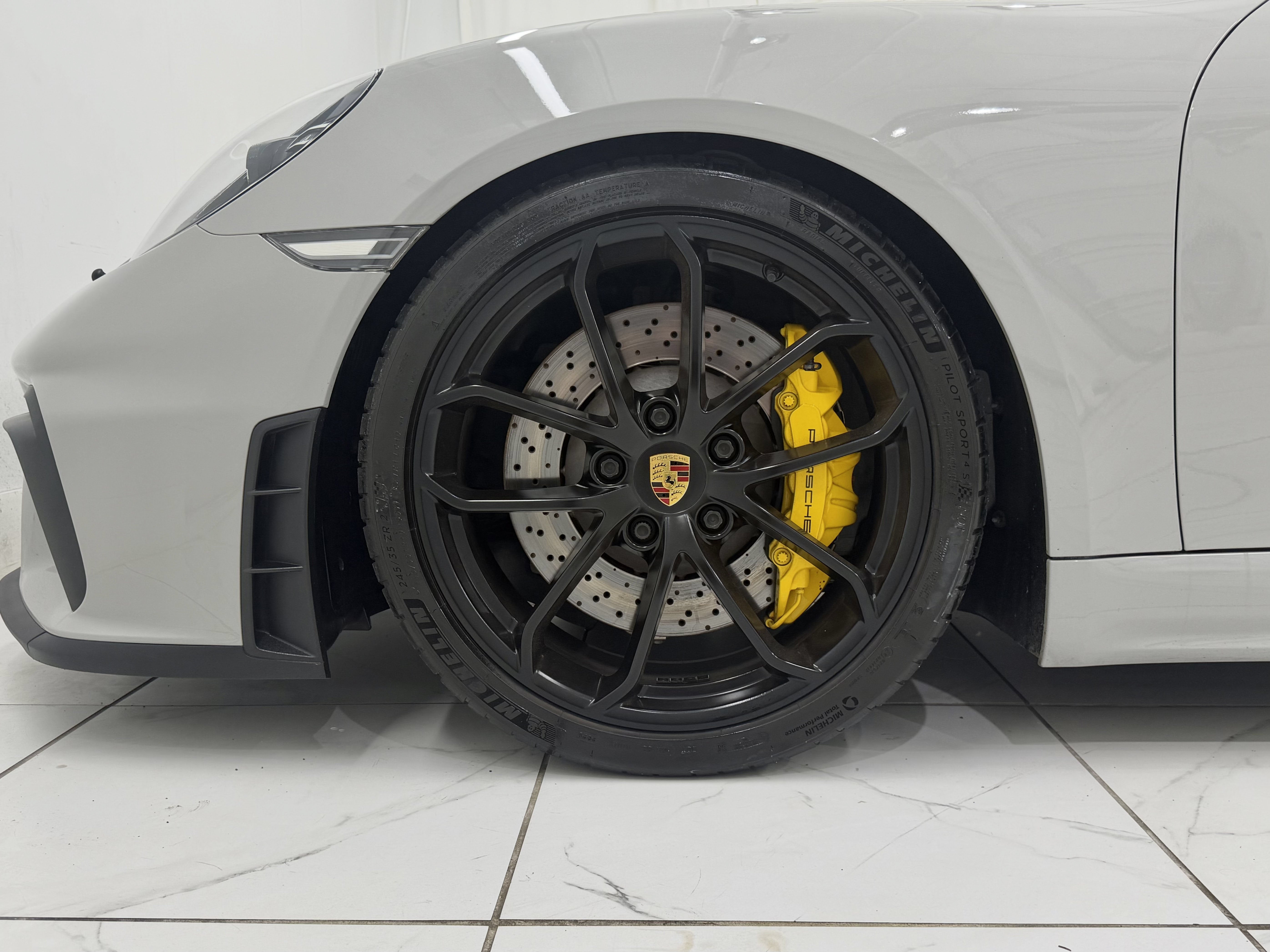 2021 Porsche 718 Spyder Roadster
