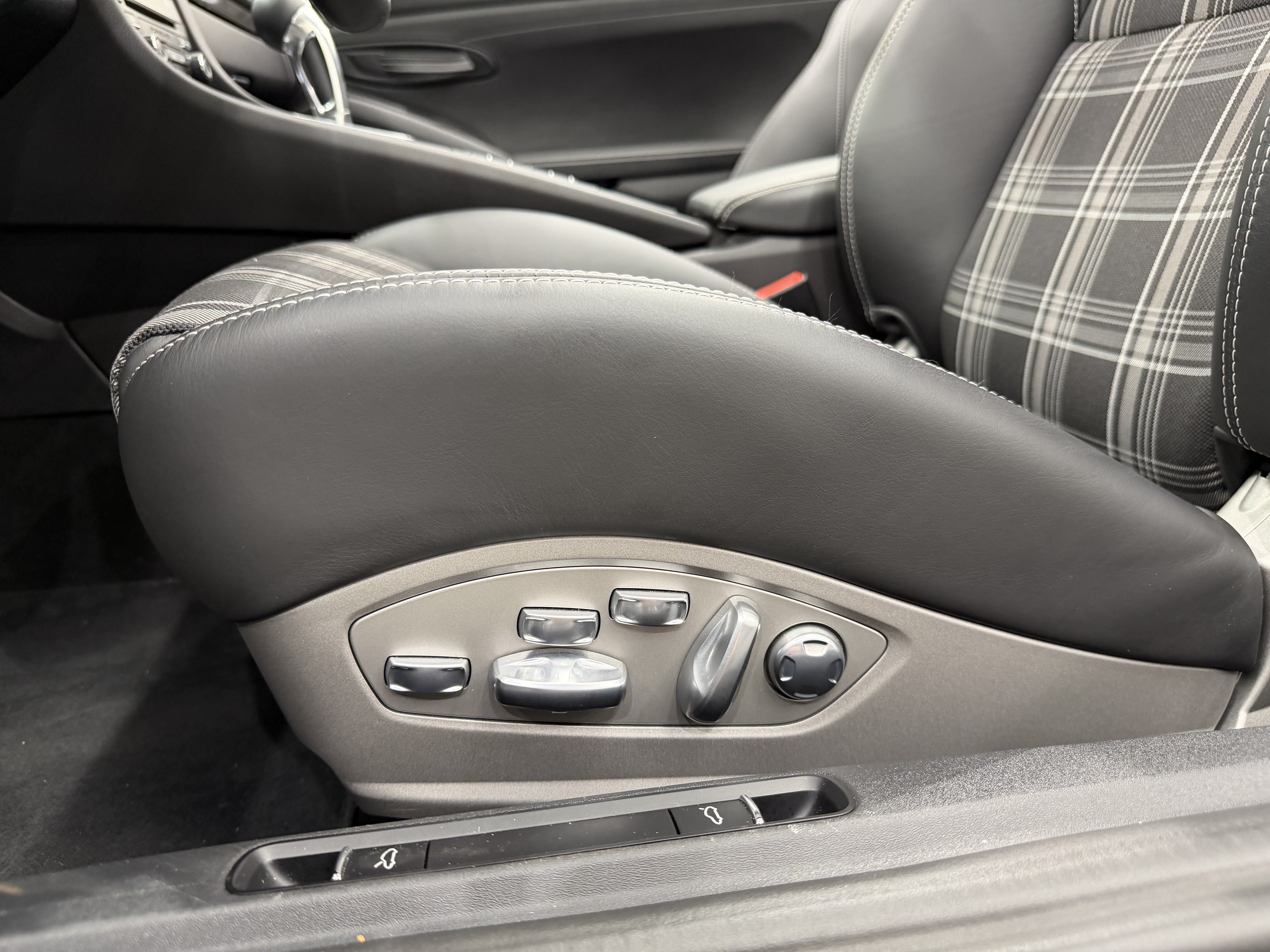 2021 Porsche 718 Spyder Roadster