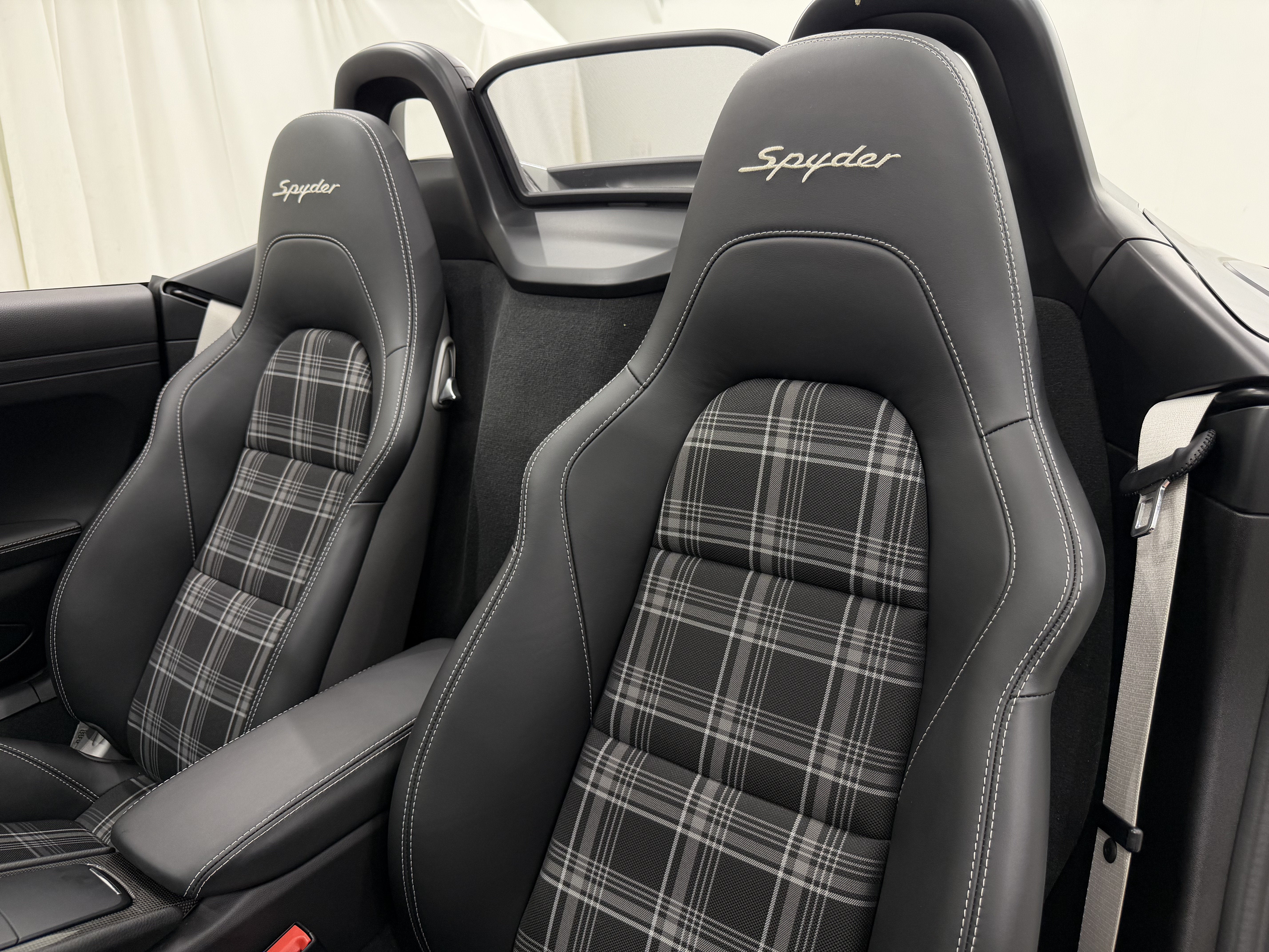 2021 Porsche 718 Spyder Roadster