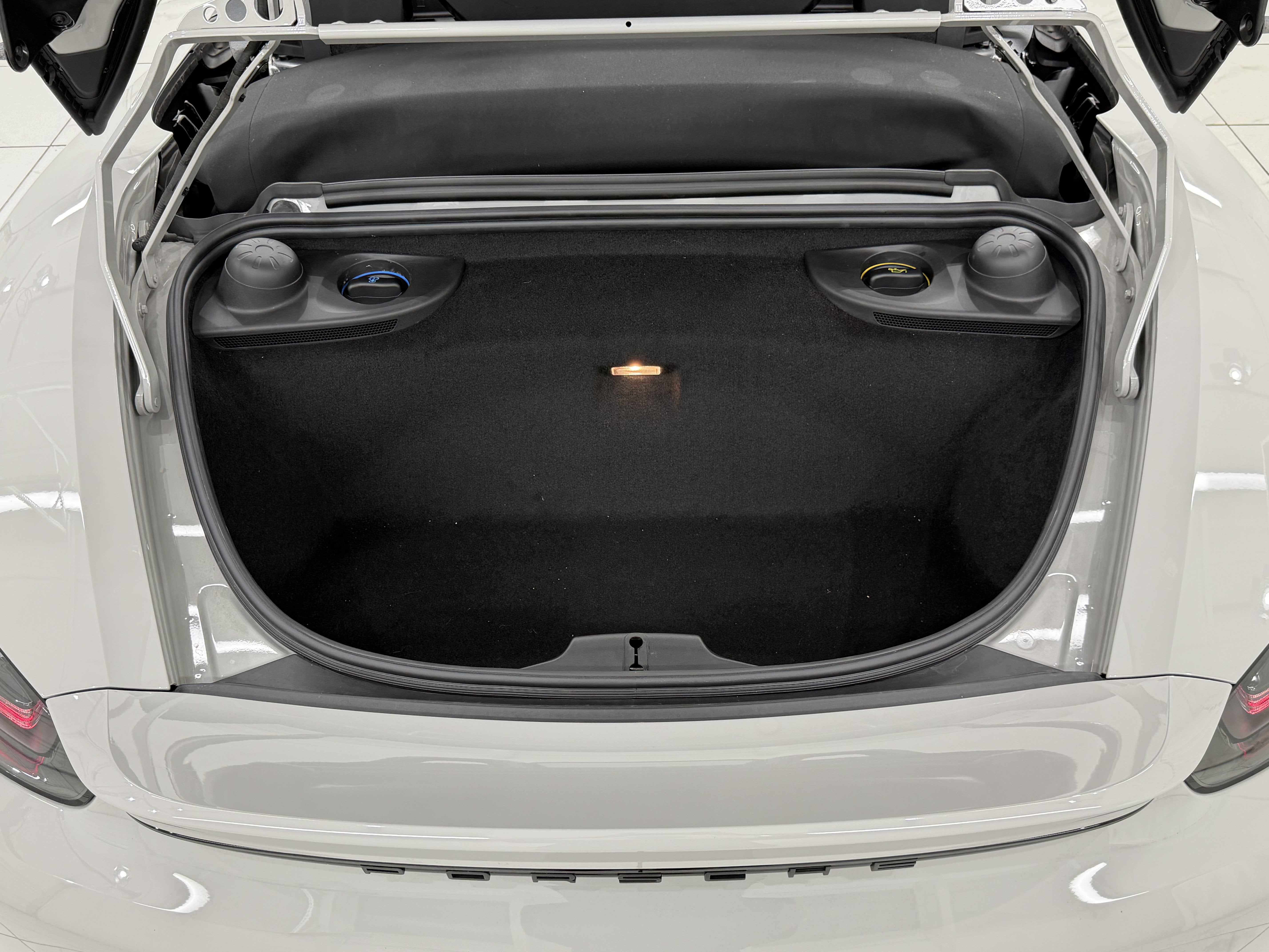 2021 Porsche 718 Spyder Roadster
